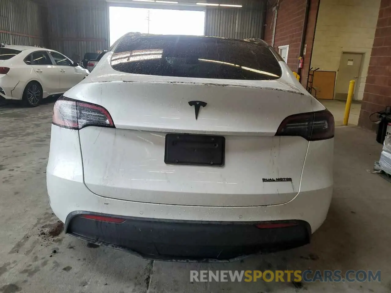 6 Photograph of a damaged car 5YJYGDEE4MF196641 TESLA MODEL Y 2021