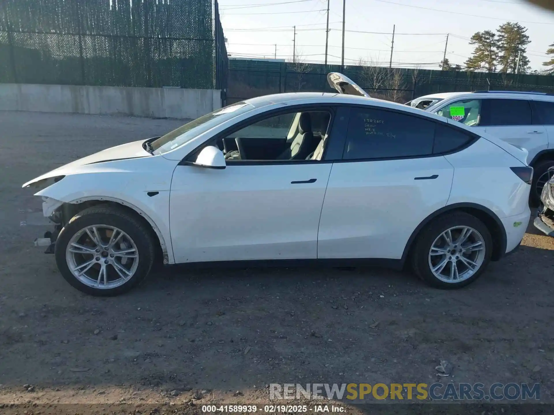 14 Photograph of a damaged car 5YJYGDEE4MF200185 TESLA MODEL Y 2021