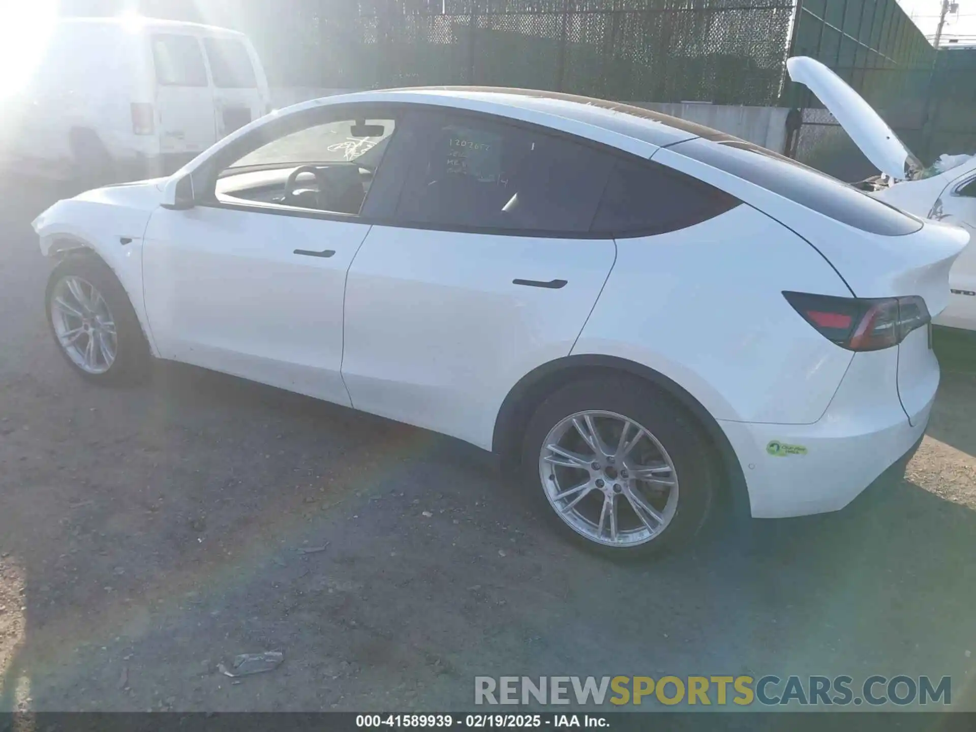 3 Photograph of a damaged car 5YJYGDEE4MF200185 TESLA MODEL Y 2021