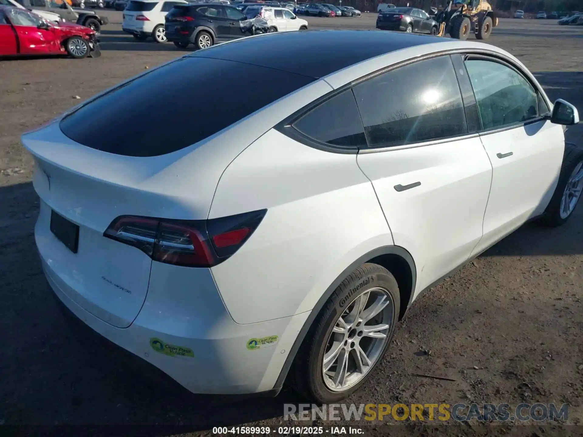 4 Photograph of a damaged car 5YJYGDEE4MF200185 TESLA MODEL Y 2021