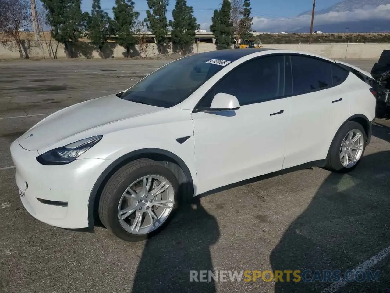 1 Photograph of a damaged car 5YJYGDEE4MF204219 TESLA MODEL Y 2021