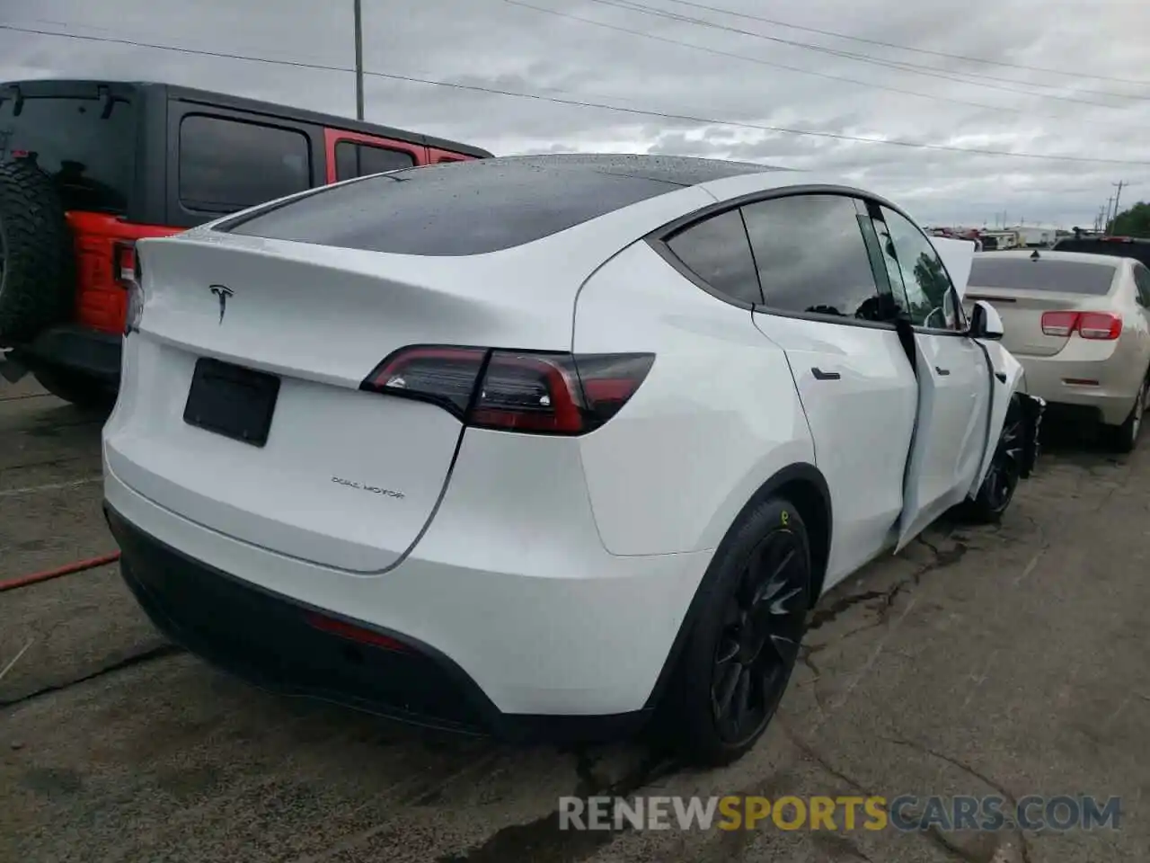 4 Photograph of a damaged car 5YJYGDEE4MF209310 TESLA MODEL Y 2021