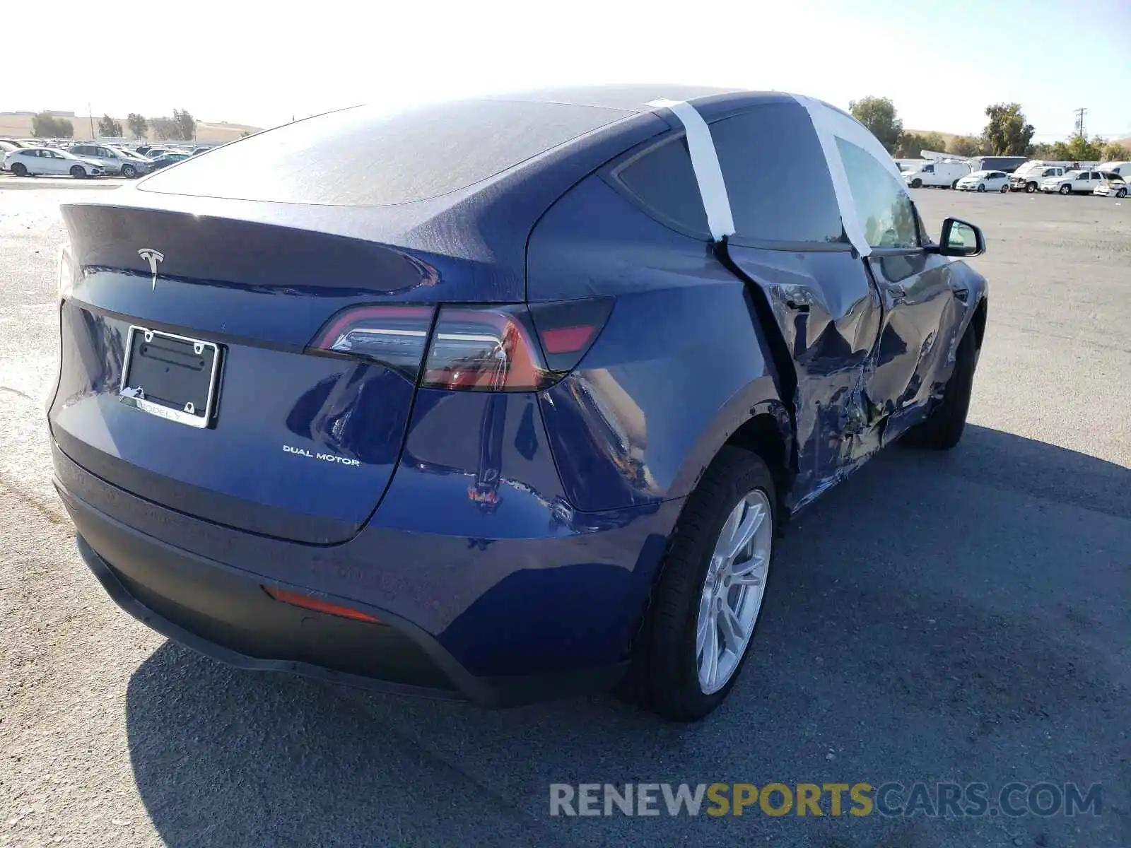 4 Photograph of a damaged car 5YJYGDEE4MF215091 TESLA MODEL Y 2021