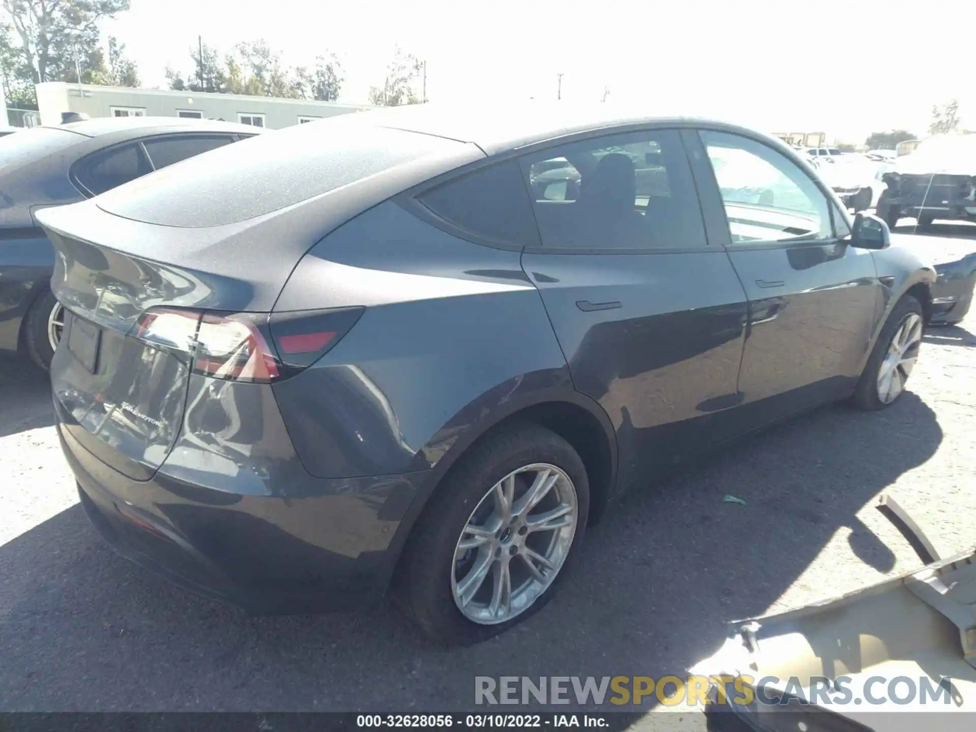 4 Photograph of a damaged car 5YJYGDEE4MF218587 TESLA MODEL Y 2021