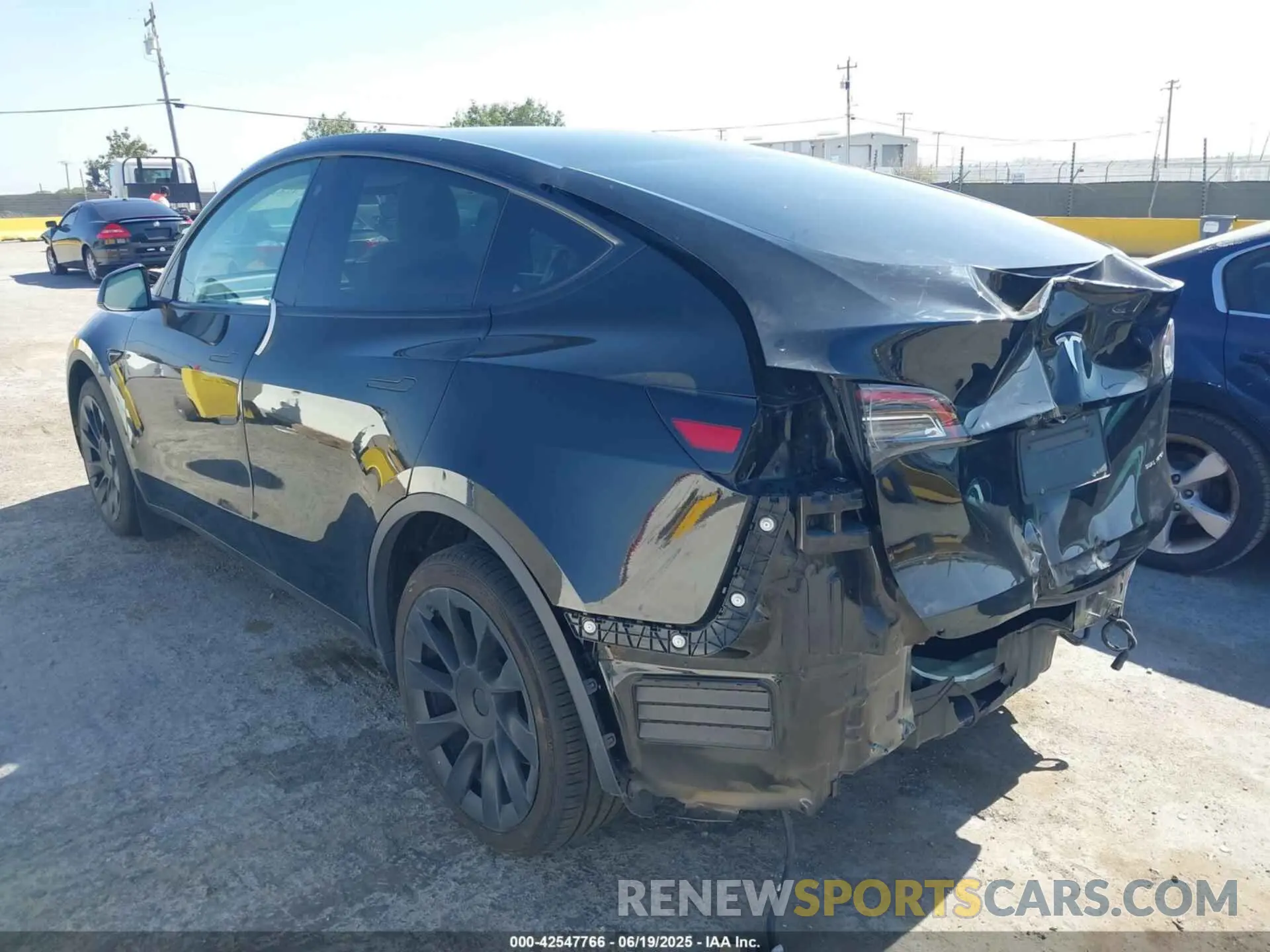 3 Photograph of a damaged car 5YJYGDEE4MF230965 TESLA MODEL Y 2021