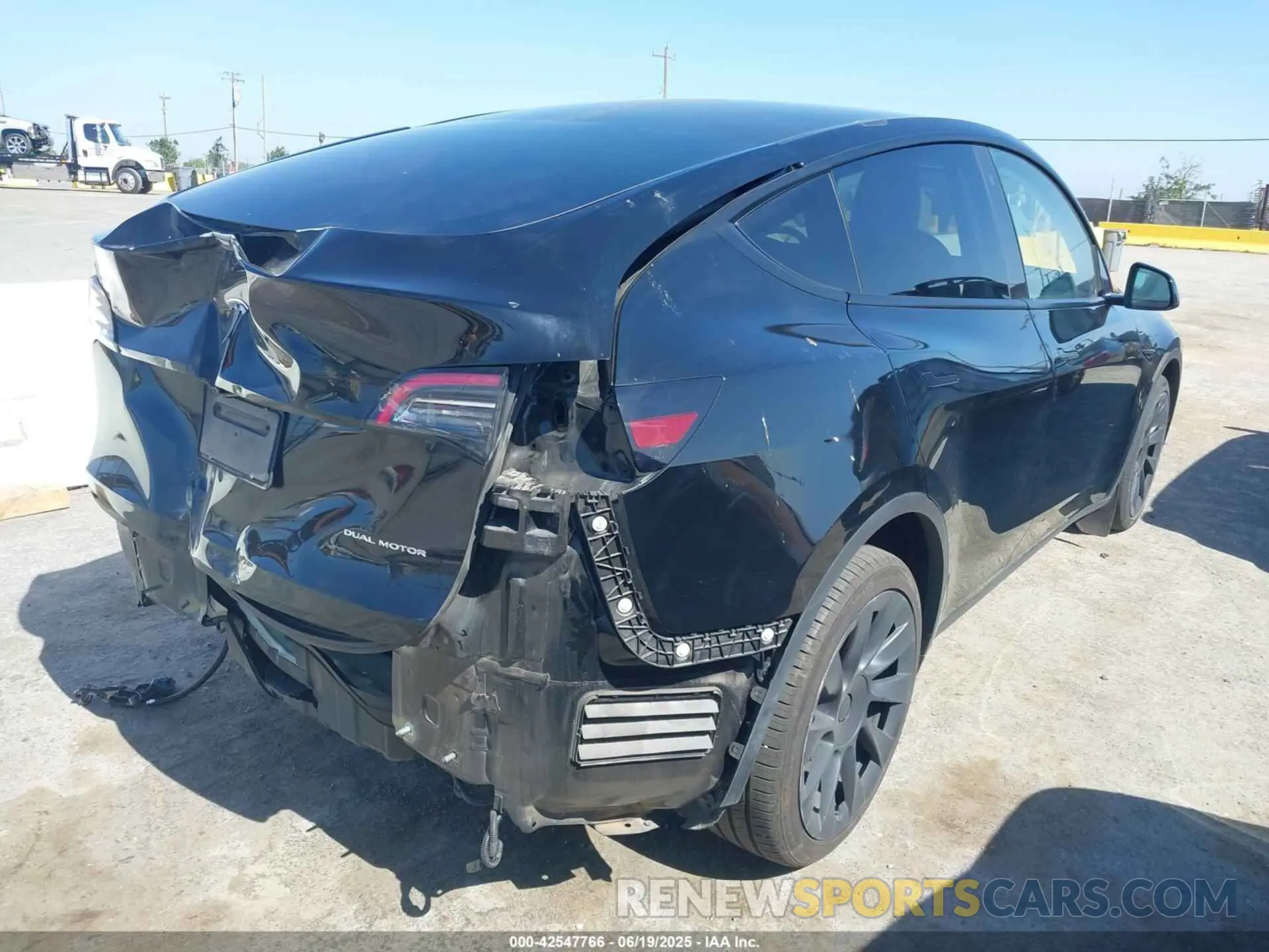4 Photograph of a damaged car 5YJYGDEE4MF230965 TESLA MODEL Y 2021