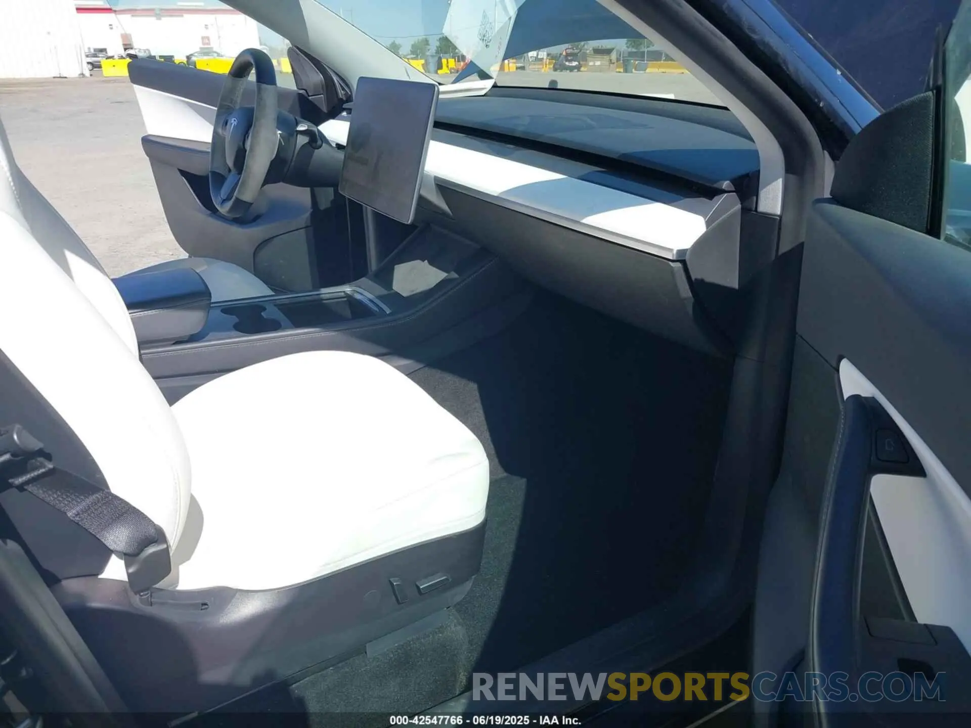 5 Photograph of a damaged car 5YJYGDEE4MF230965 TESLA MODEL Y 2021