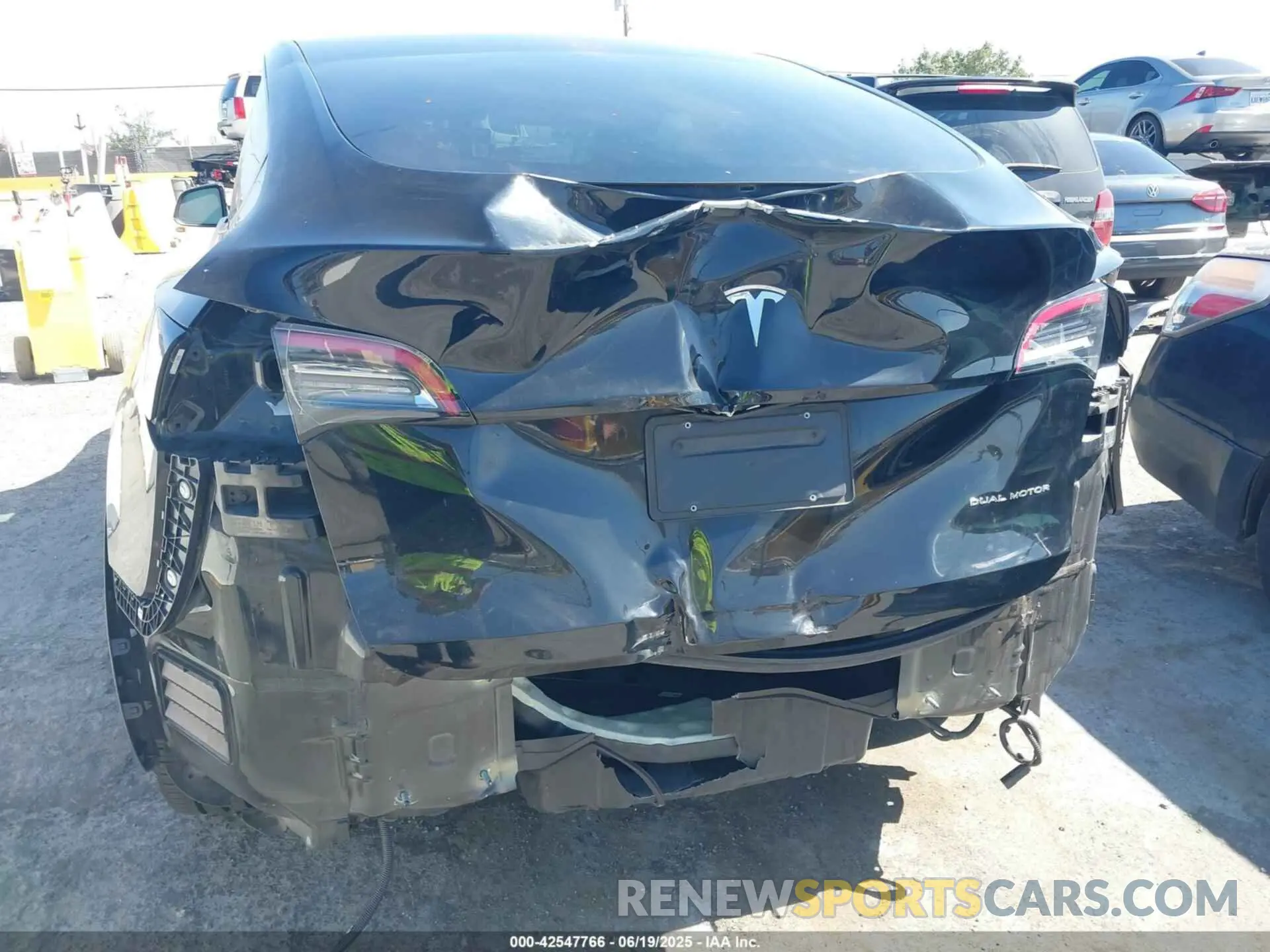 6 Photograph of a damaged car 5YJYGDEE4MF230965 TESLA MODEL Y 2021