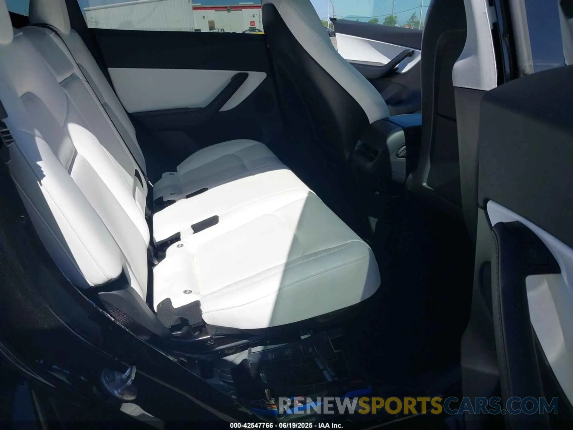 8 Photograph of a damaged car 5YJYGDEE4MF230965 TESLA MODEL Y 2021