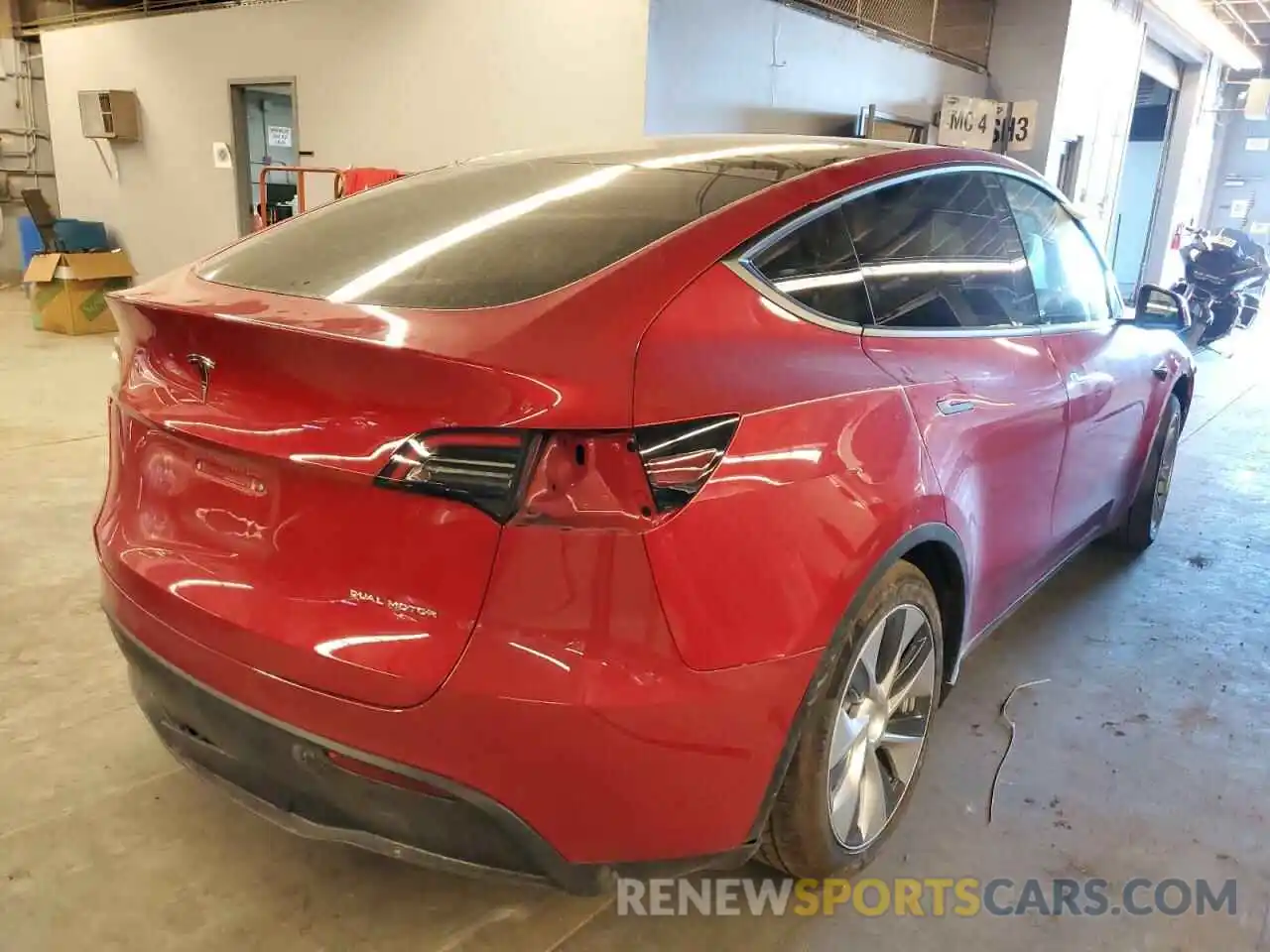 4 Photograph of a damaged car 5YJYGDEE4MF250388 TESLA MODEL Y 2021