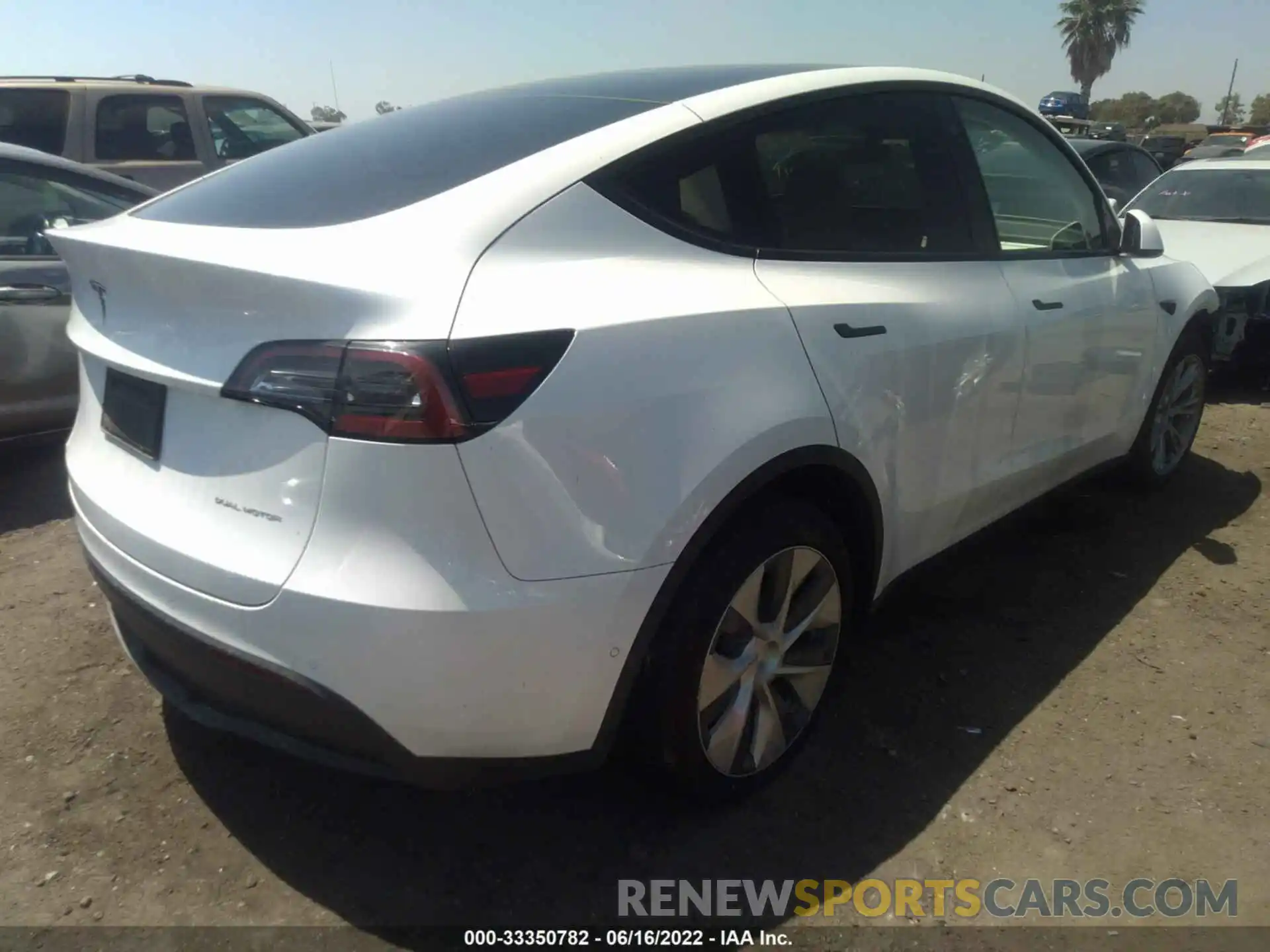 4 Photograph of a damaged car 5YJYGDEE4MF277364 TESLA MODEL Y 2021