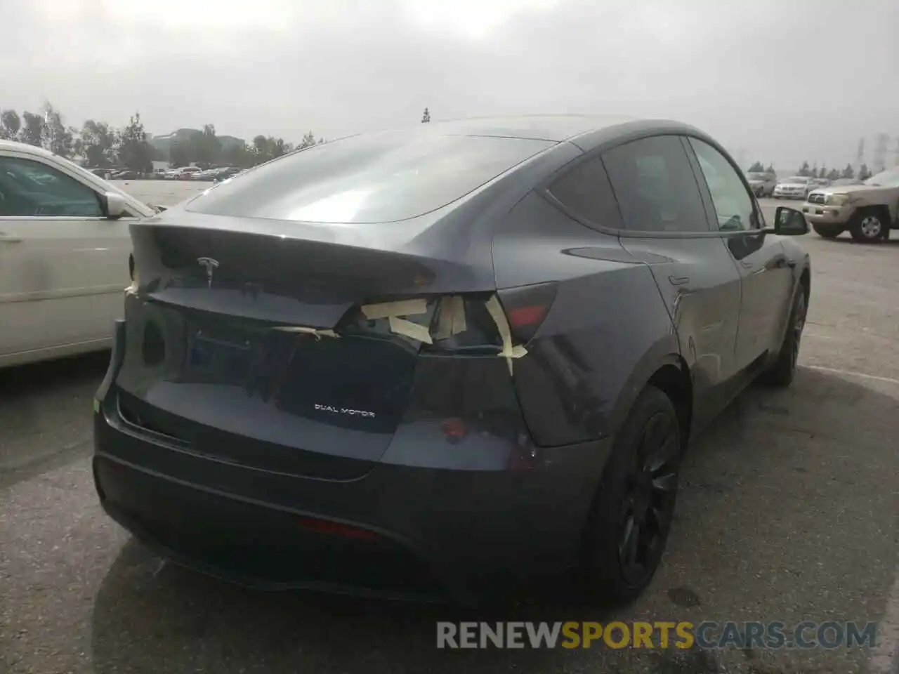 4 Photograph of a damaged car 5YJYGDEE4MF278563 TESLA MODEL Y 2021