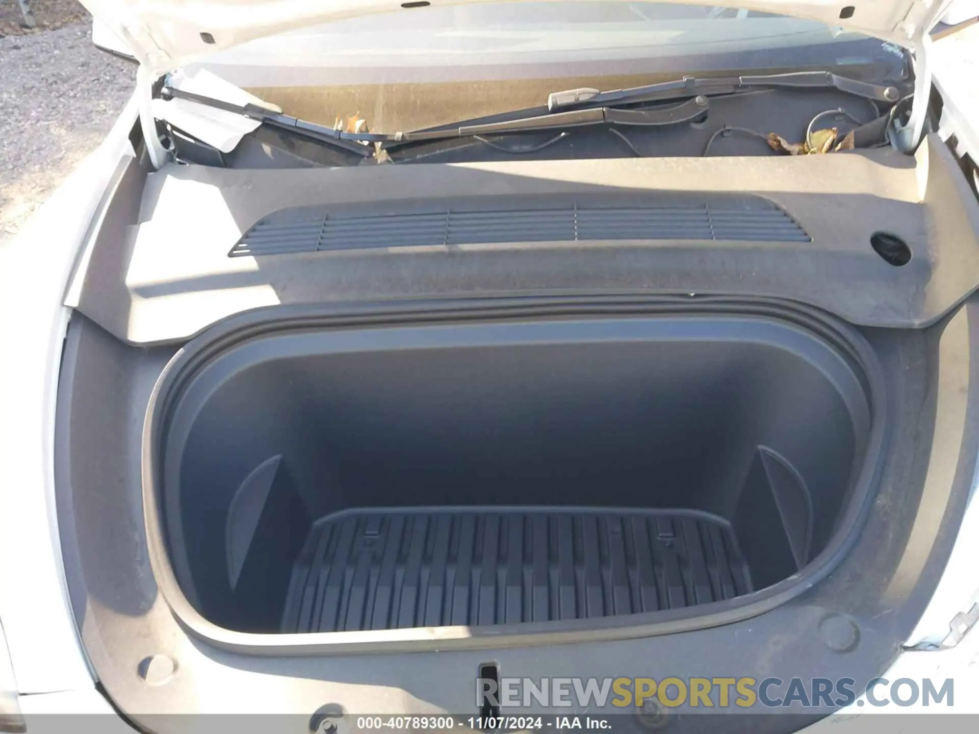 10 Photograph of a damaged car 5YJYGDEE4MF284752 TESLA MODEL Y 2021