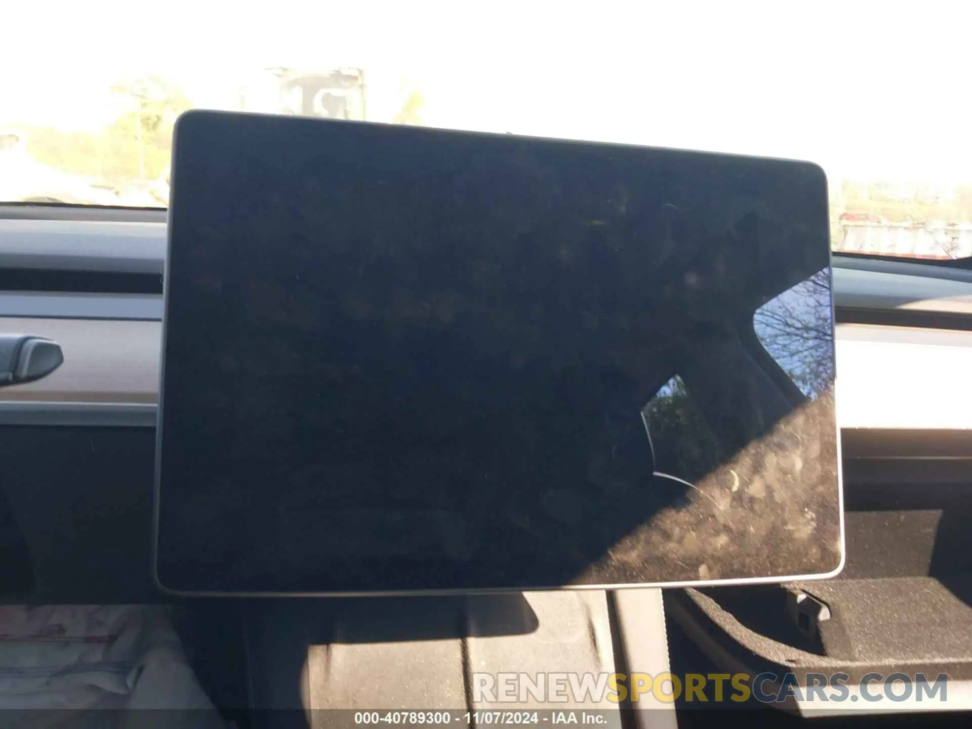 17 Photograph of a damaged car 5YJYGDEE4MF284752 TESLA MODEL Y 2021