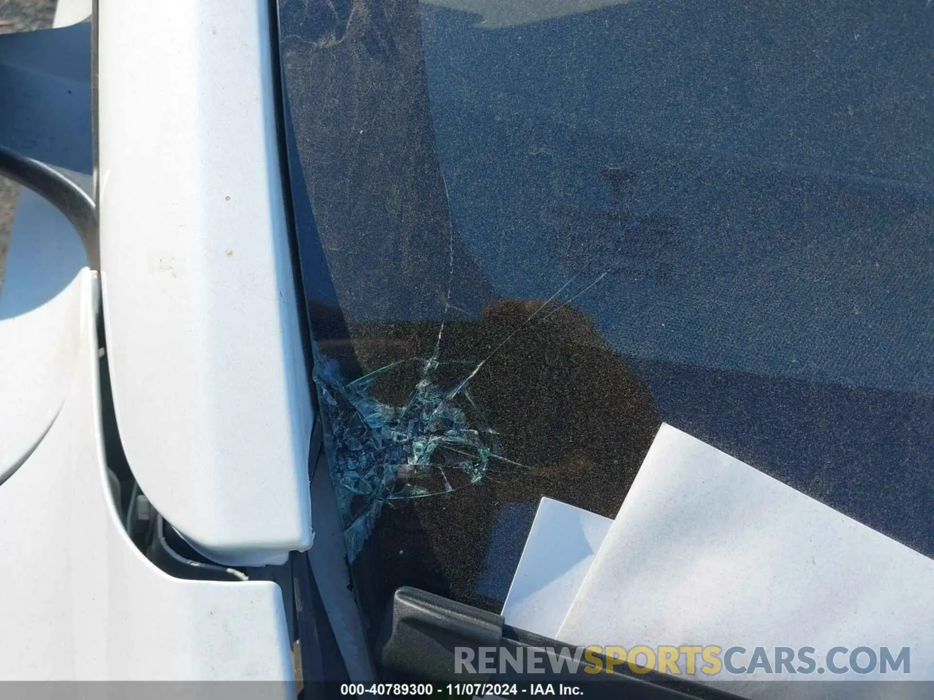 18 Photograph of a damaged car 5YJYGDEE4MF284752 TESLA MODEL Y 2021
