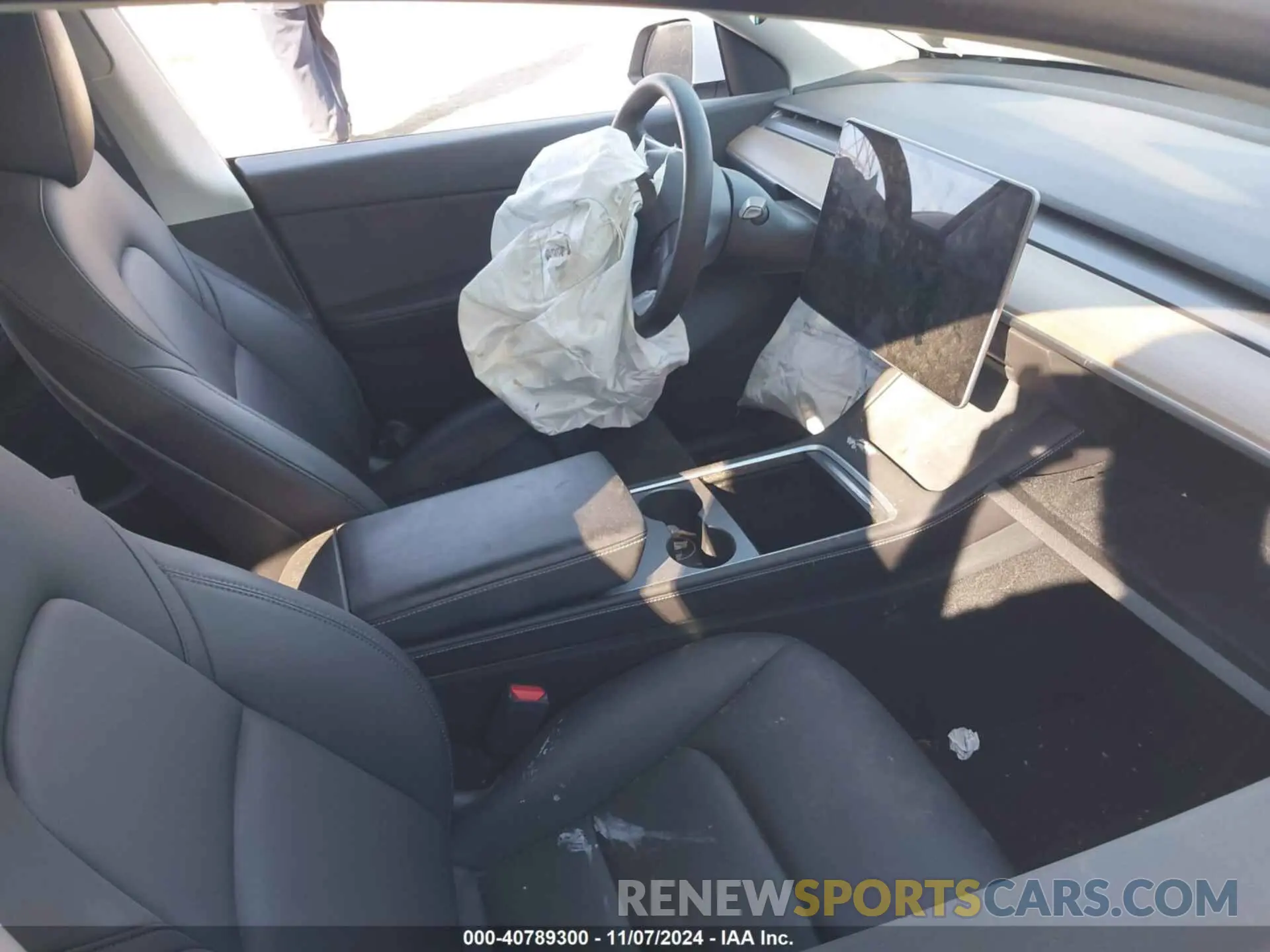 5 Photograph of a damaged car 5YJYGDEE4MF284752 TESLA MODEL Y 2021