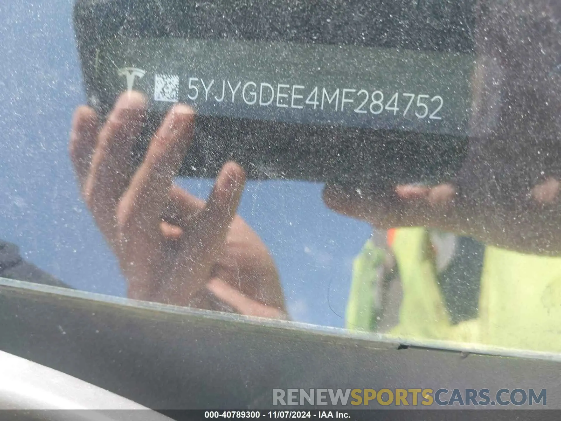 9 Photograph of a damaged car 5YJYGDEE4MF284752 TESLA MODEL Y 2021