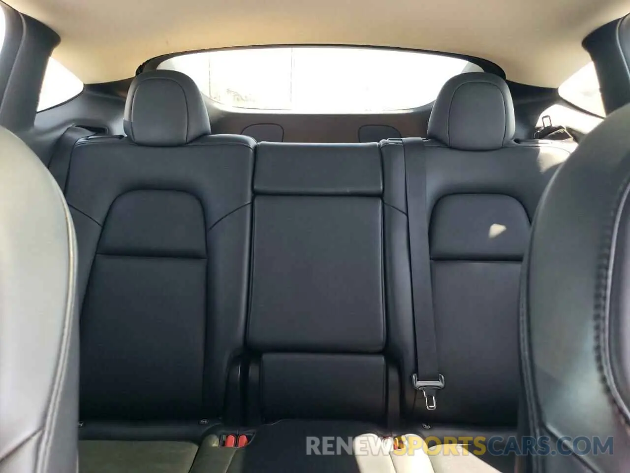 10 Photograph of a damaged car 5YJYGDEE4MF288431 TESLA MODEL Y 2021