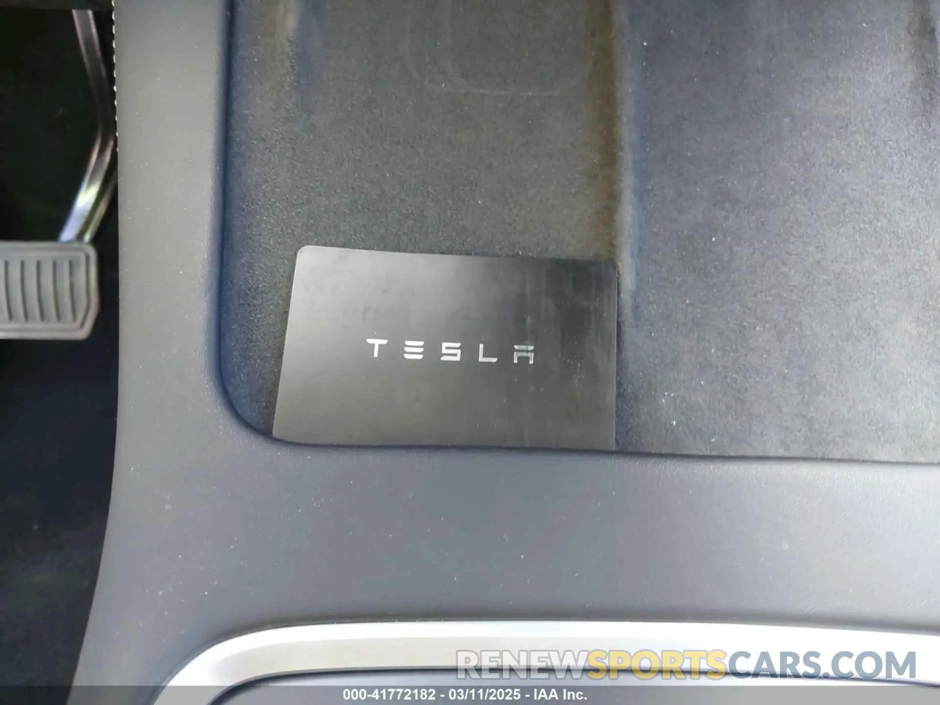 11 Photograph of a damaged car 5YJYGDEE4MF300531 TESLA MODEL Y 2021