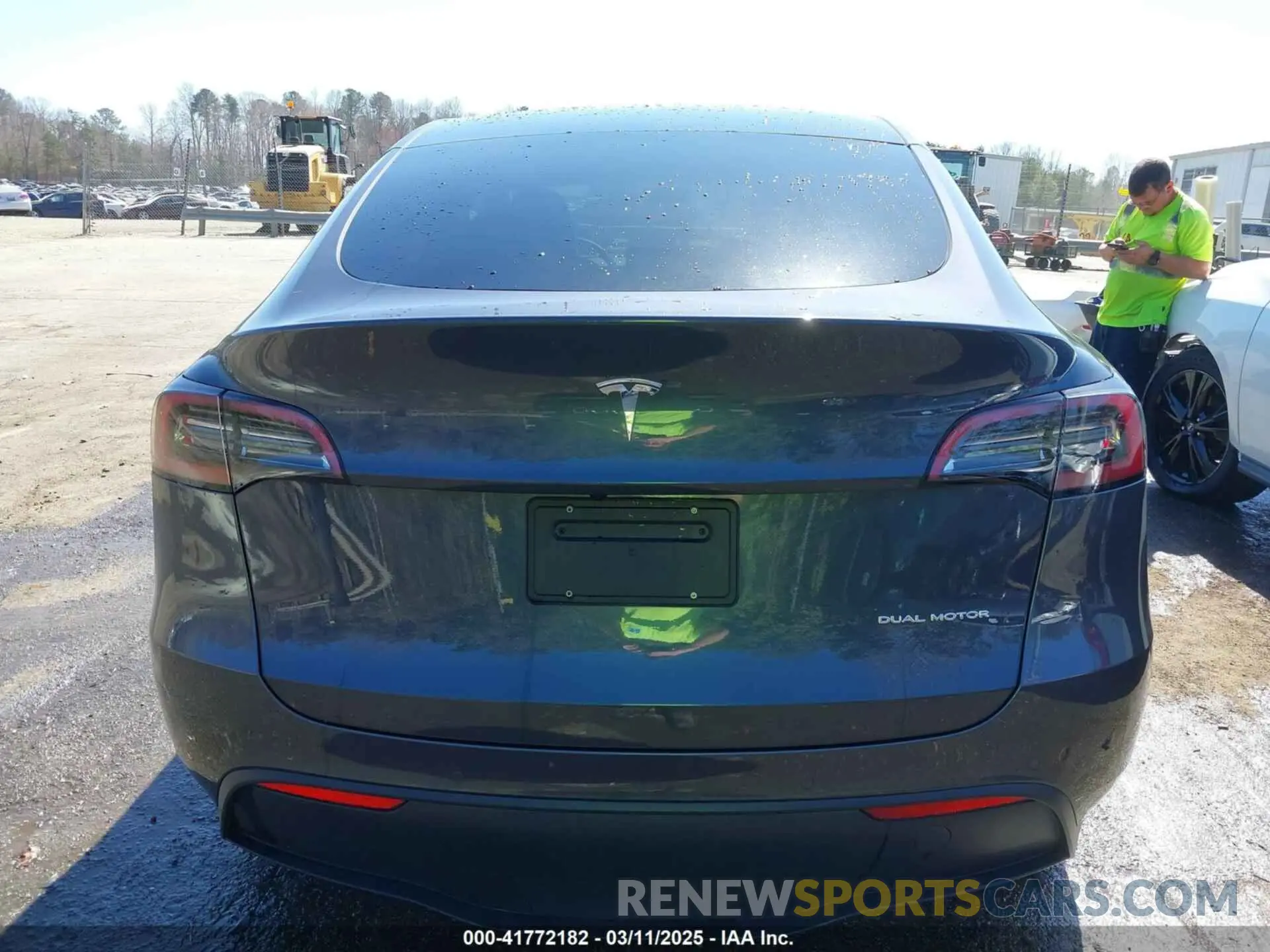16 Photograph of a damaged car 5YJYGDEE4MF300531 TESLA MODEL Y 2021