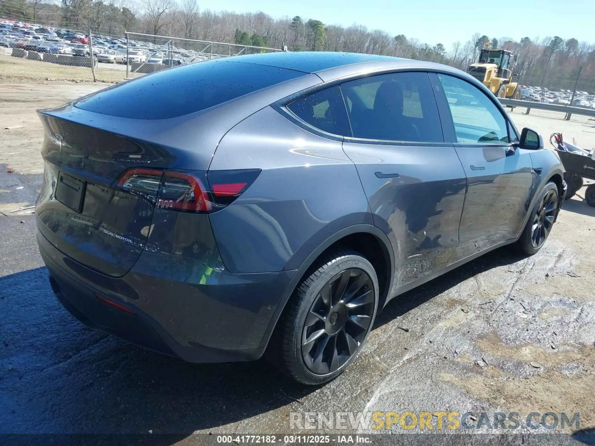 4 Photograph of a damaged car 5YJYGDEE4MF300531 TESLA MODEL Y 2021