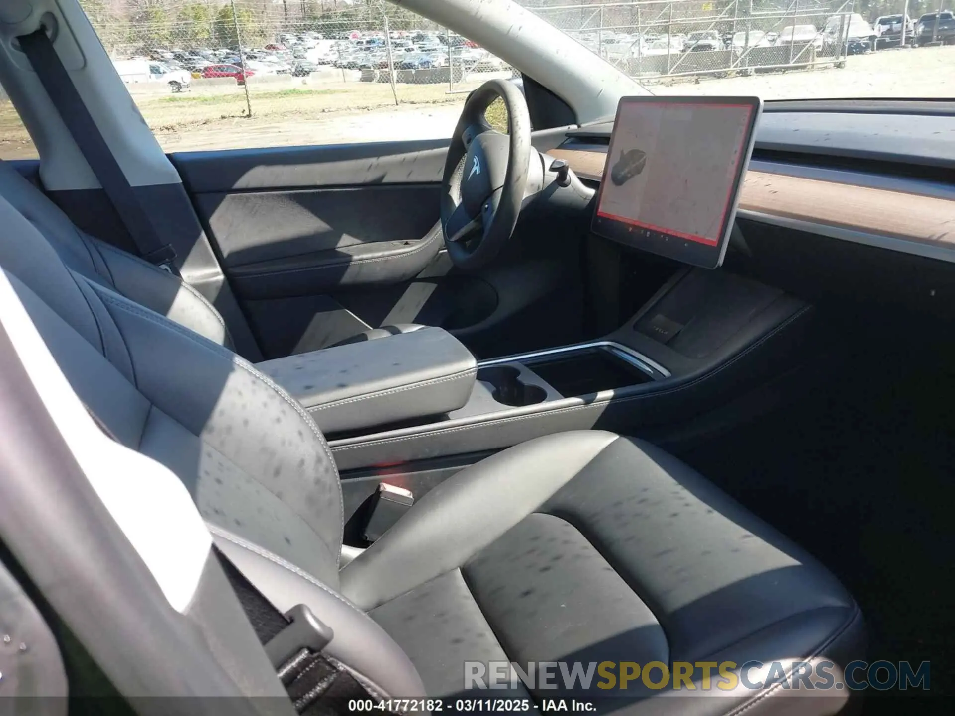 5 Photograph of a damaged car 5YJYGDEE4MF300531 TESLA MODEL Y 2021