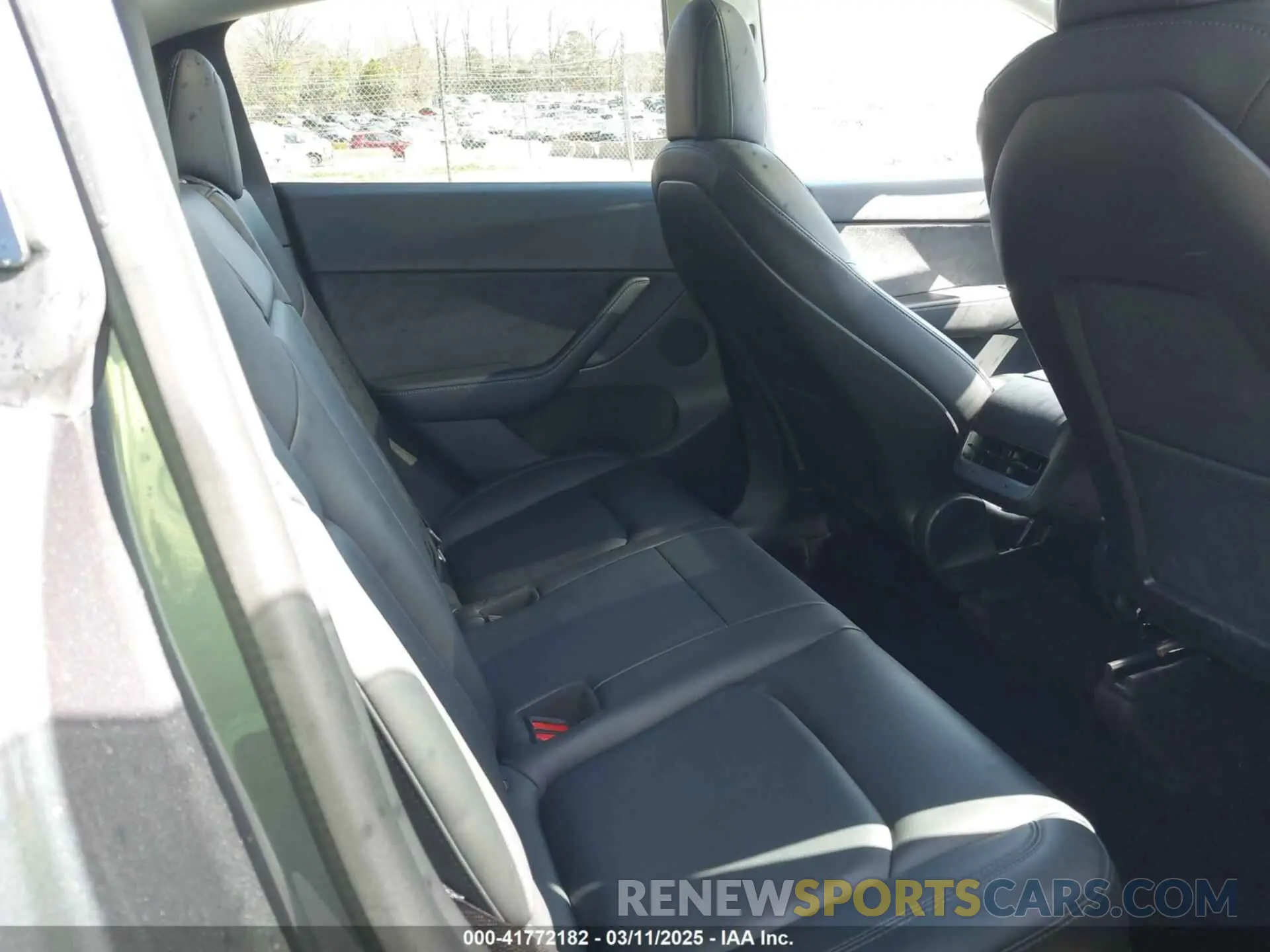 8 Photograph of a damaged car 5YJYGDEE4MF300531 TESLA MODEL Y 2021