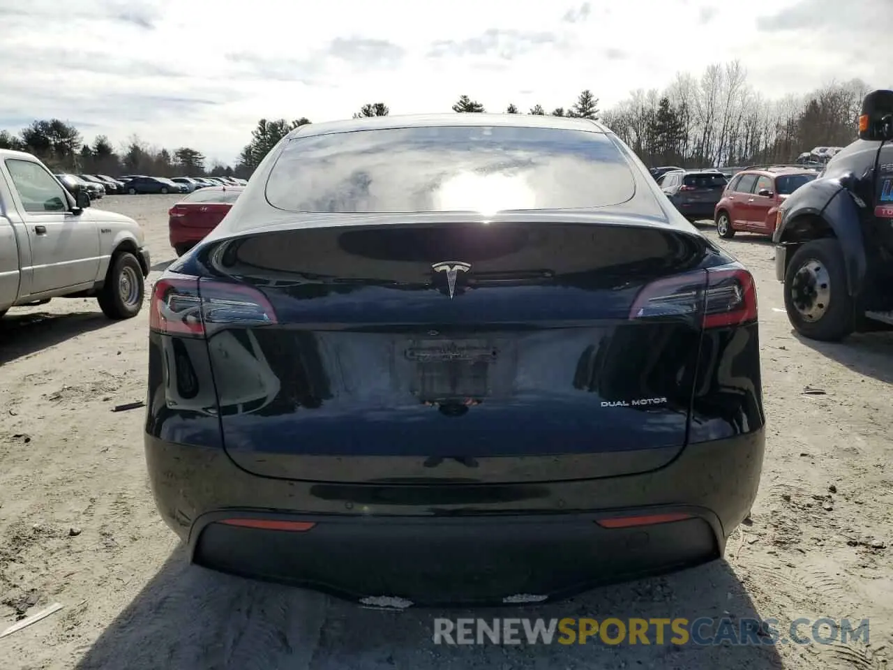 6 Photograph of a damaged car 5YJYGDEE5MF065024 TESLA MODEL Y 2021