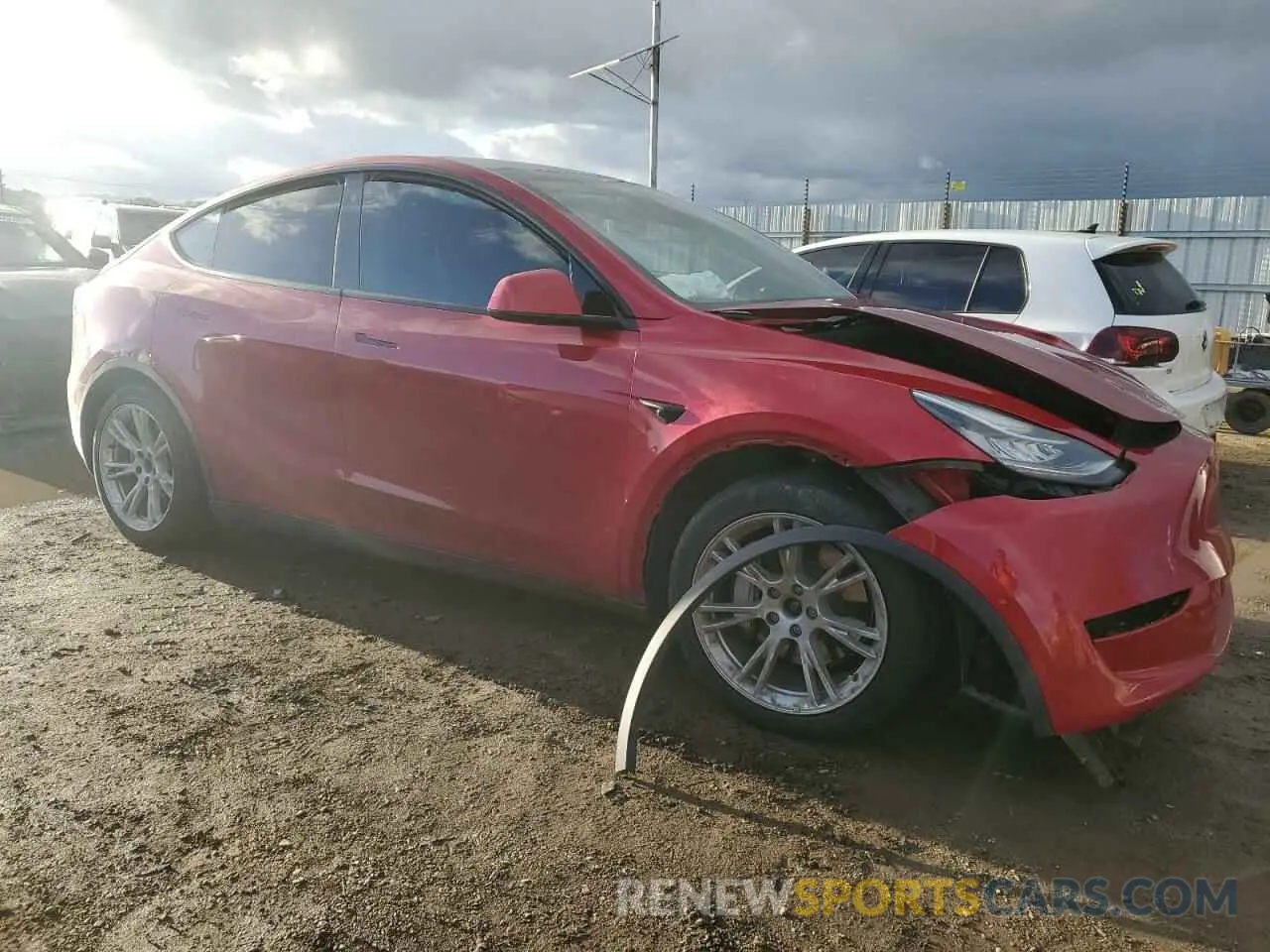 4 Photograph of a damaged car 5YJYGDEE5MF066612 TESLA MODEL Y 2021