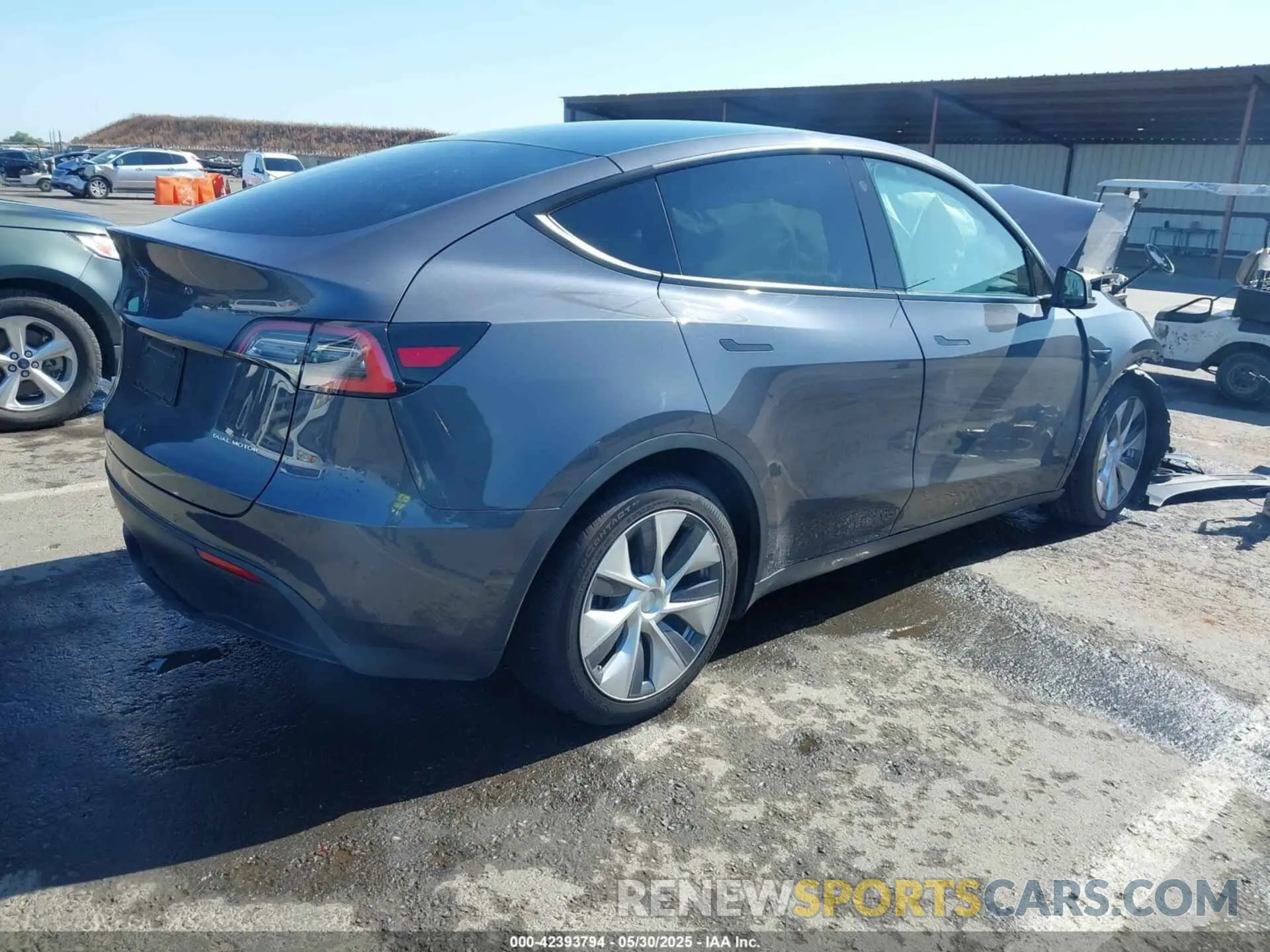 4 Photograph of a damaged car 5YJYGDEE5MF066948 TESLA MODEL Y 2021