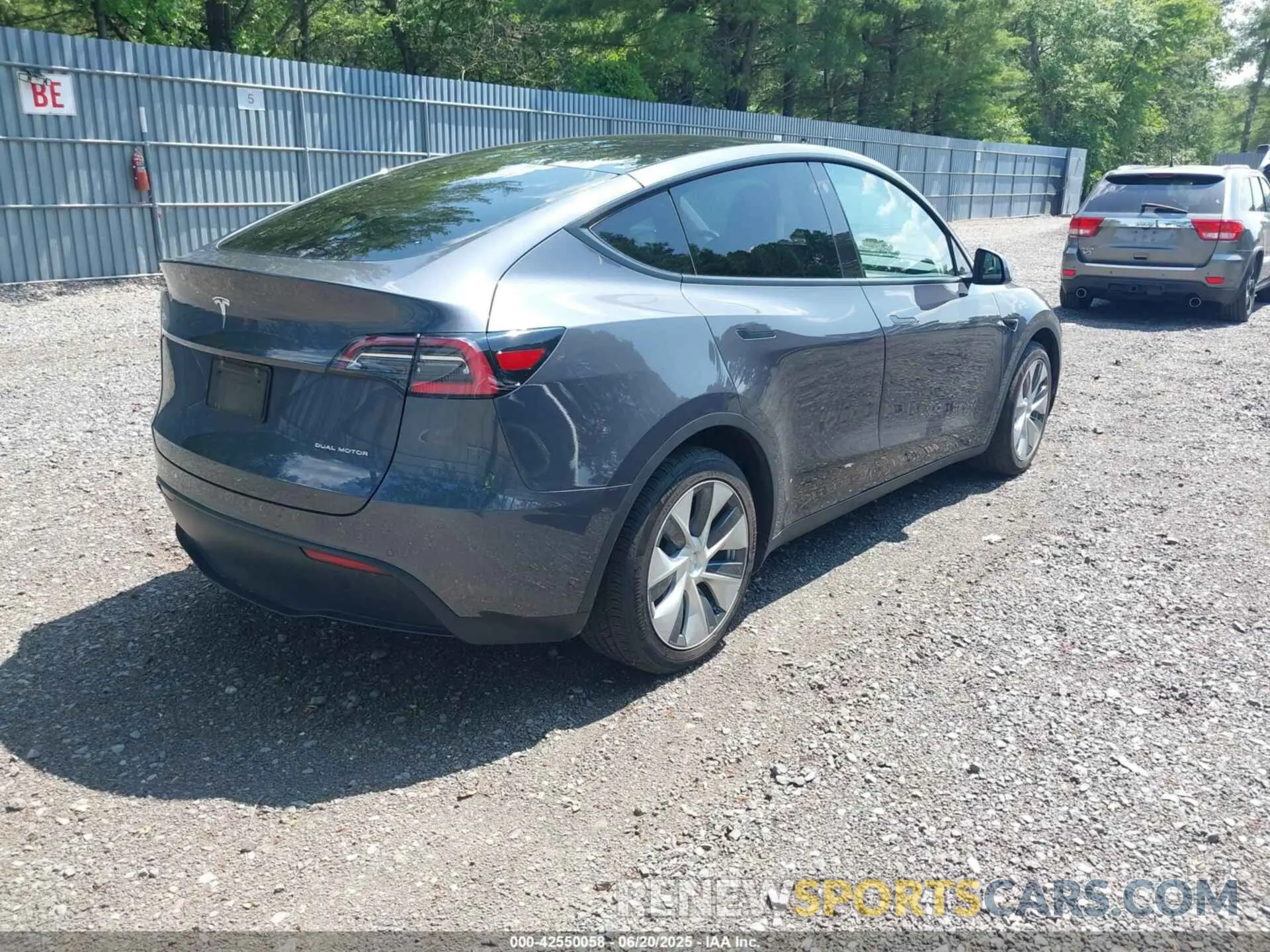 4 Photograph of a damaged car 5YJYGDEE5MF067789 TESLA MODEL Y 2021