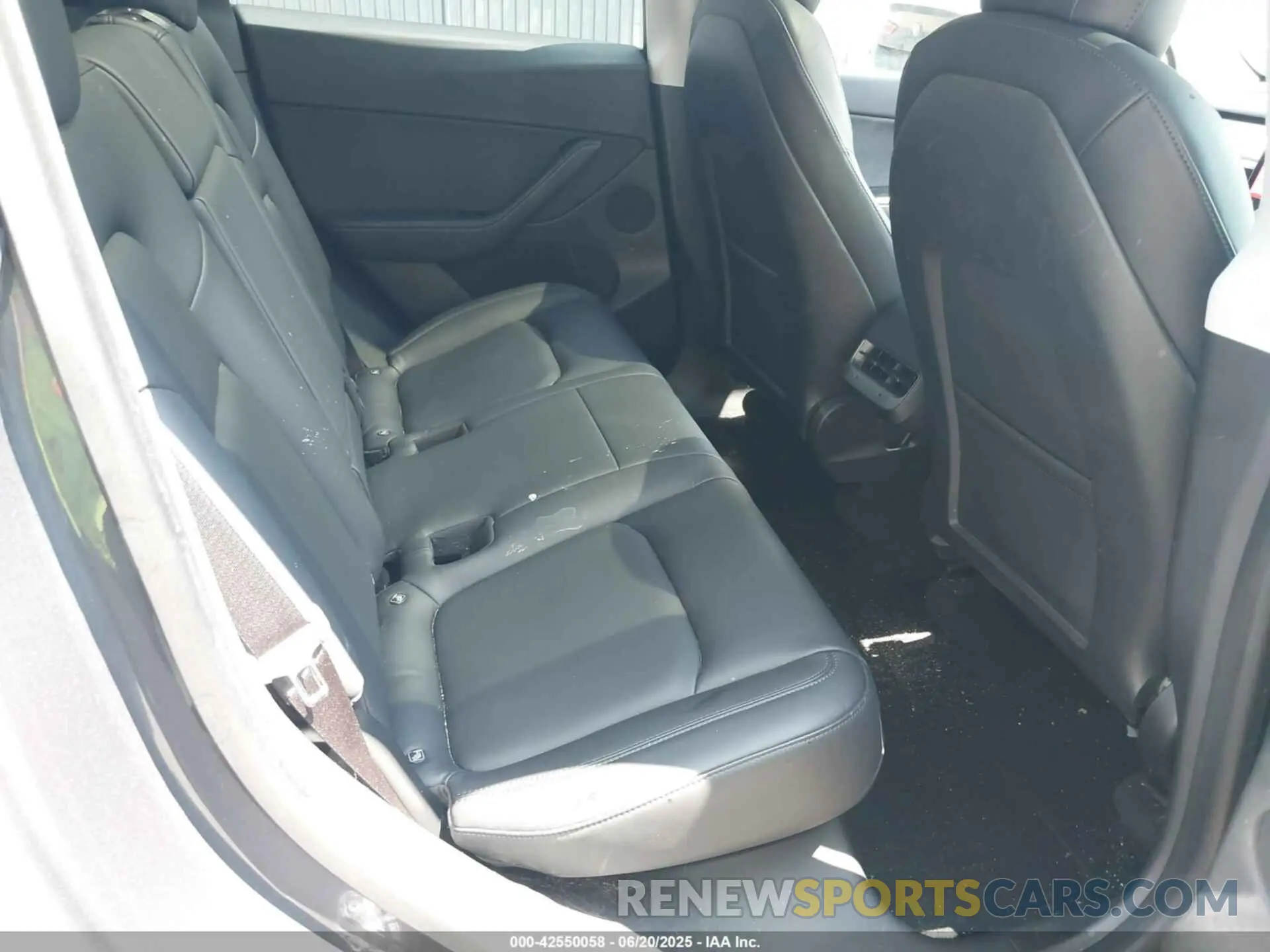 8 Photograph of a damaged car 5YJYGDEE5MF067789 TESLA MODEL Y 2021