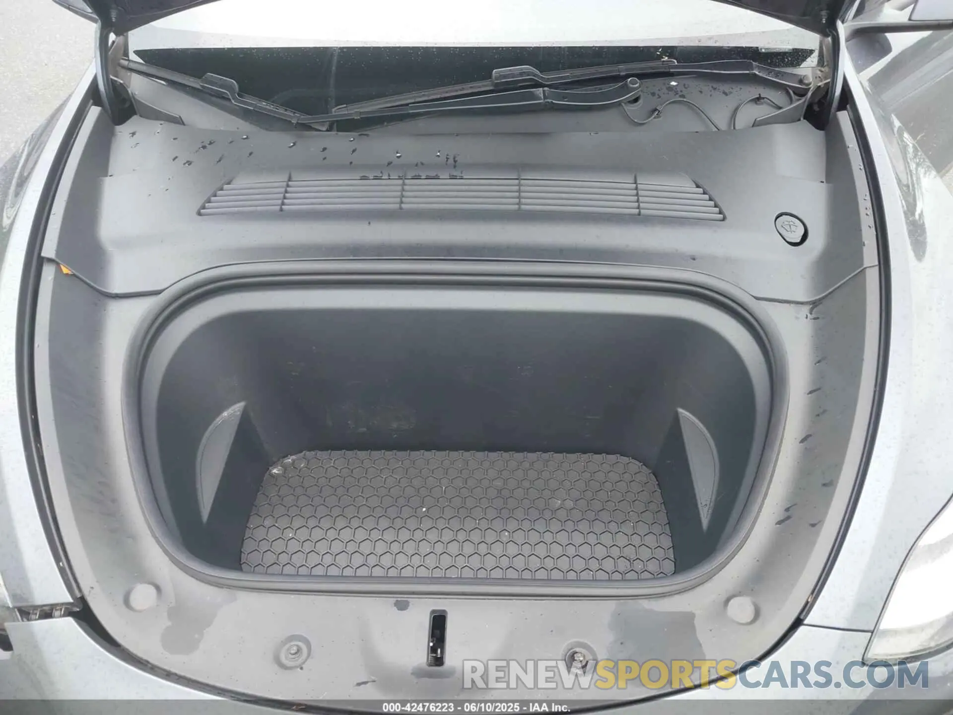 10 Photograph of a damaged car 5YJYGDEE5MF069798 TESLA MODEL Y 2021