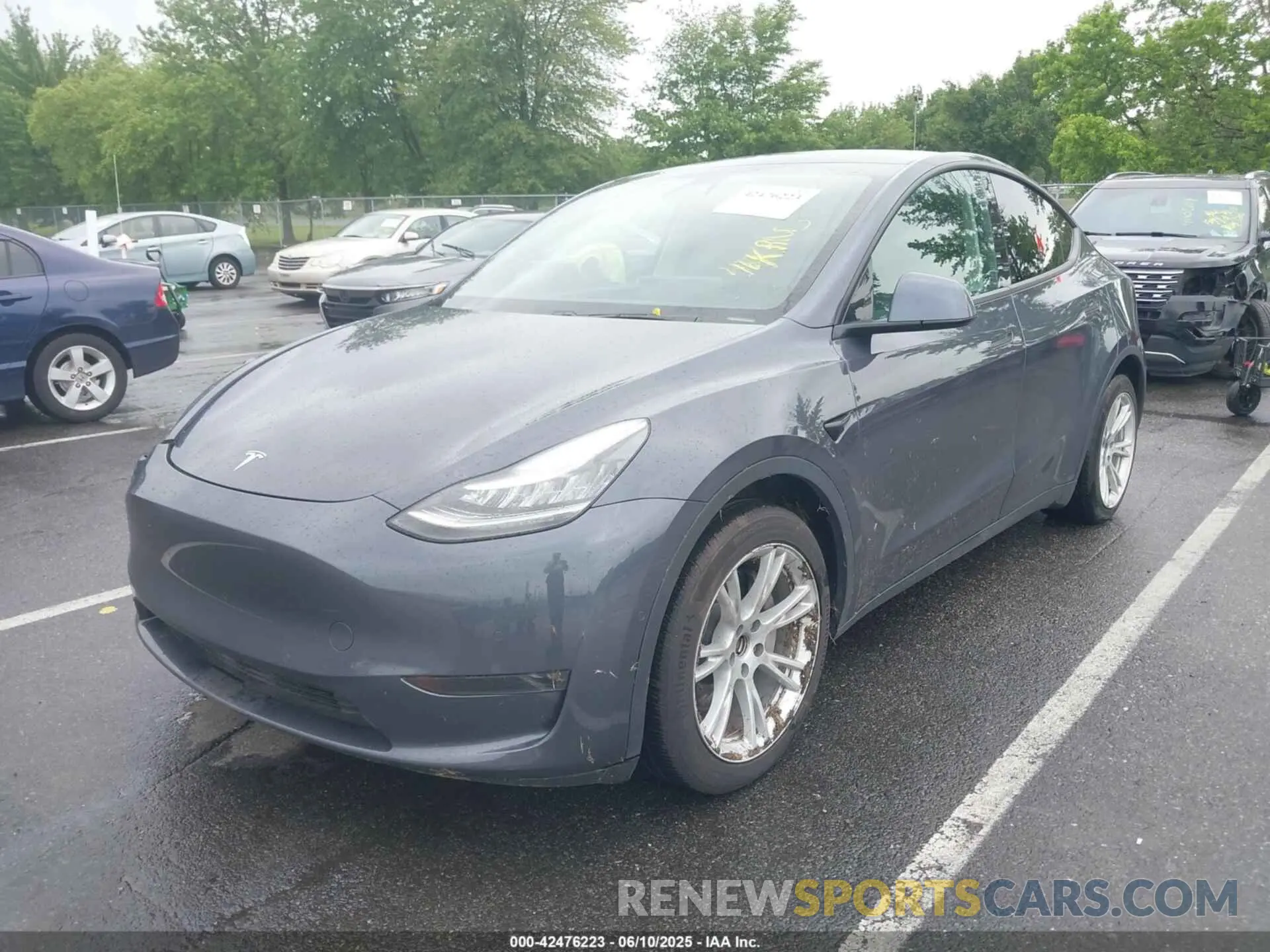 2 Photograph of a damaged car 5YJYGDEE5MF069798 TESLA MODEL Y 2021