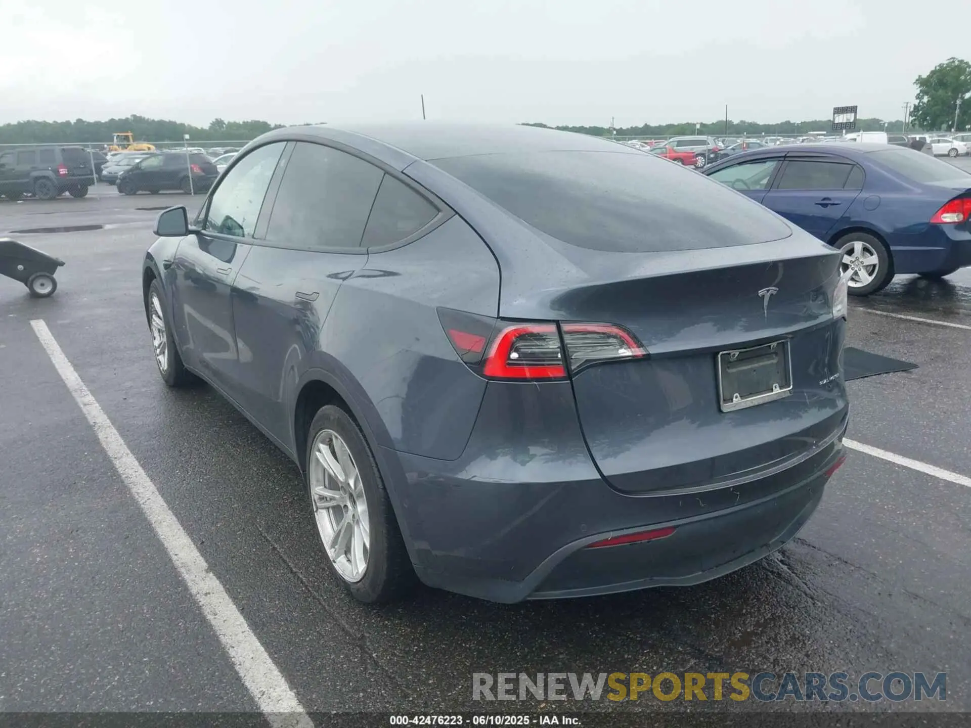 3 Photograph of a damaged car 5YJYGDEE5MF069798 TESLA MODEL Y 2021