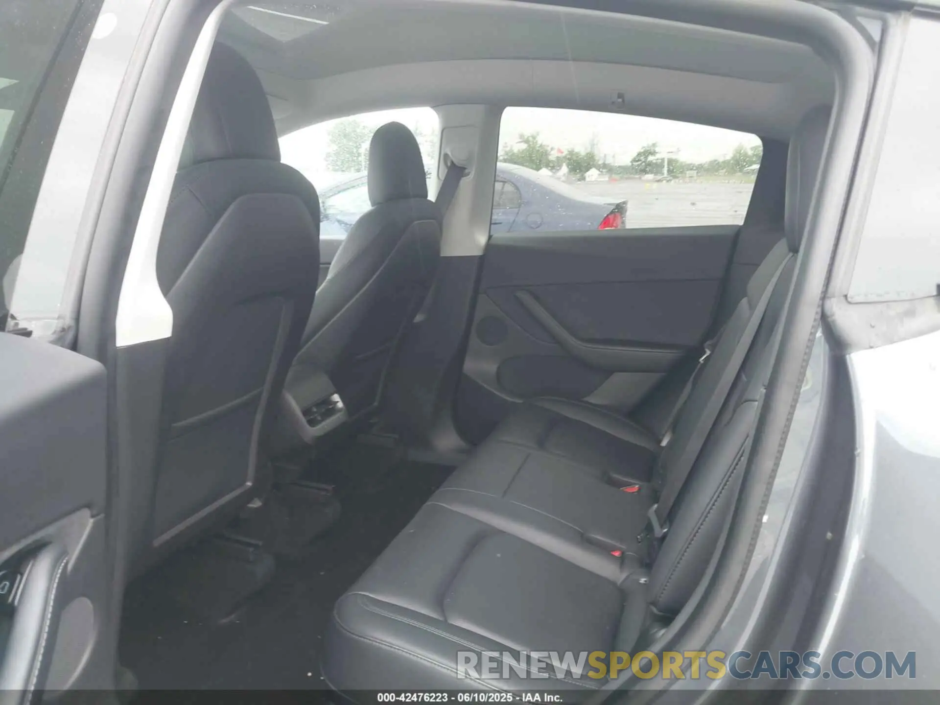 8 Photograph of a damaged car 5YJYGDEE5MF069798 TESLA MODEL Y 2021