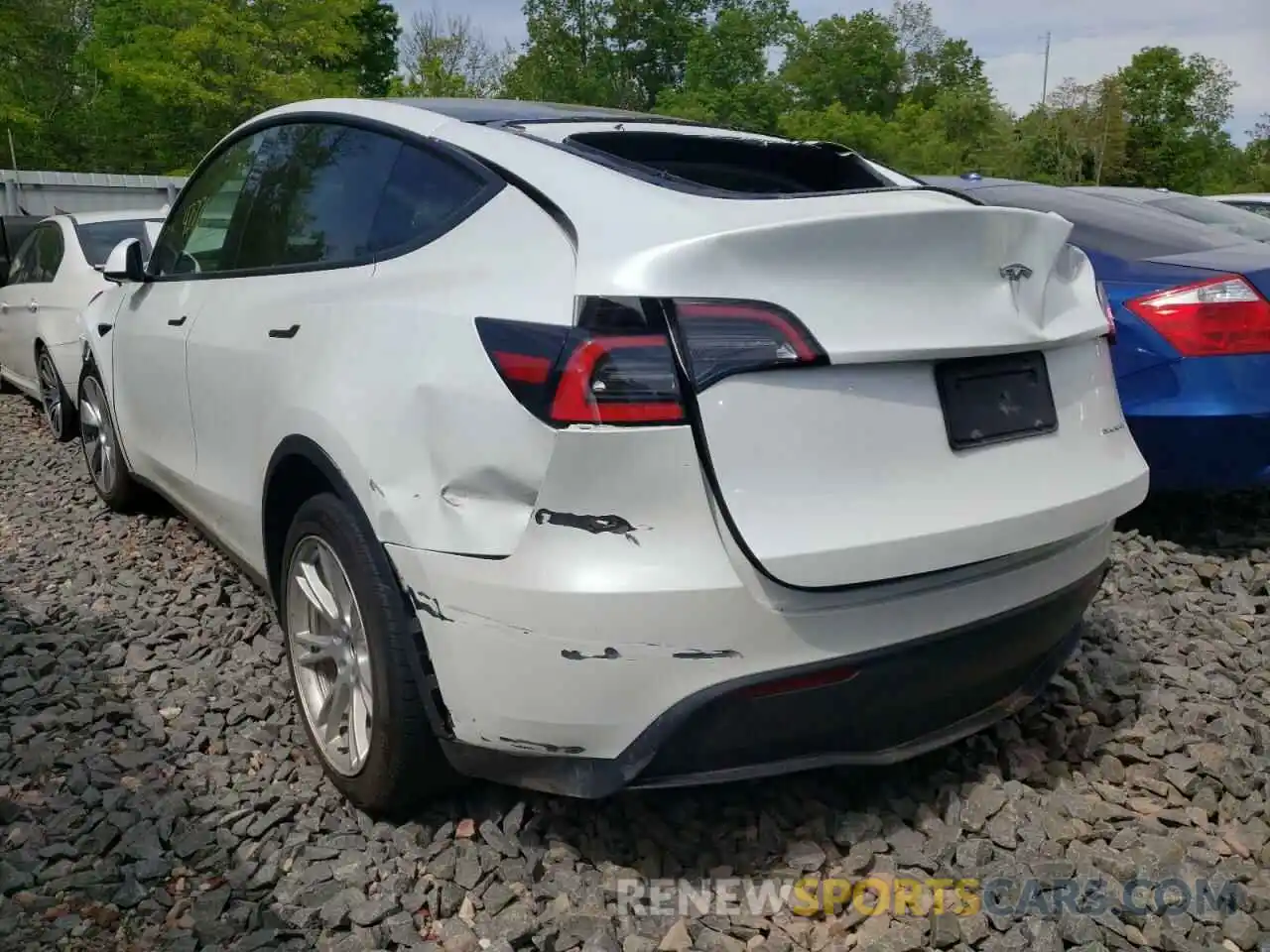 3 Photograph of a damaged car 5YJYGDEE5MF072717 TESLA MODEL Y 2021