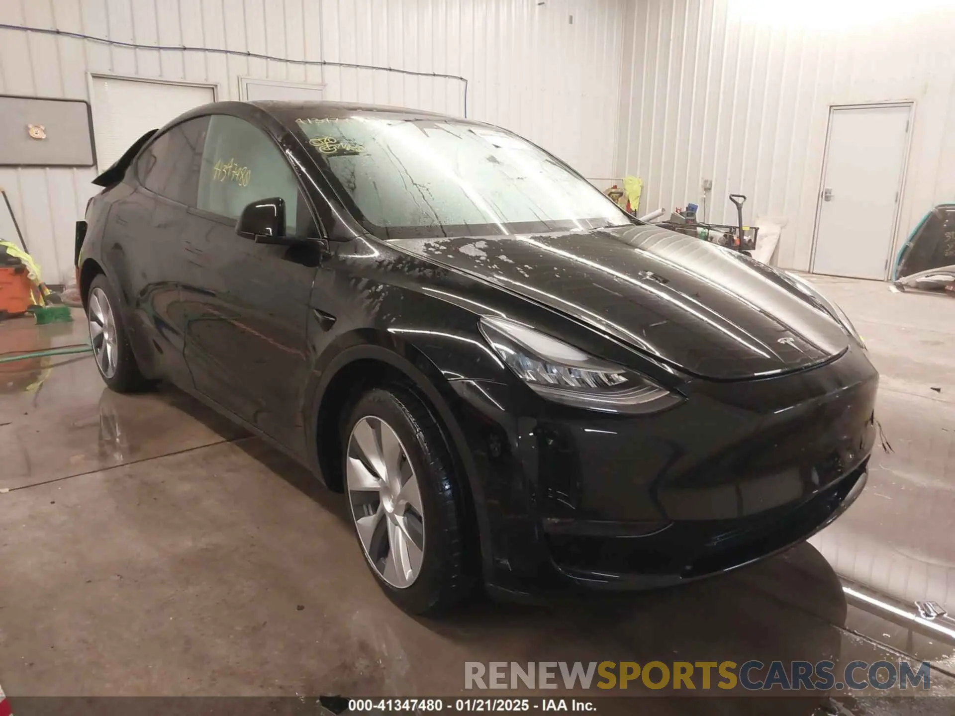 1 Photograph of a damaged car 5YJYGDEE5MF075911 TESLA MODEL Y 2021