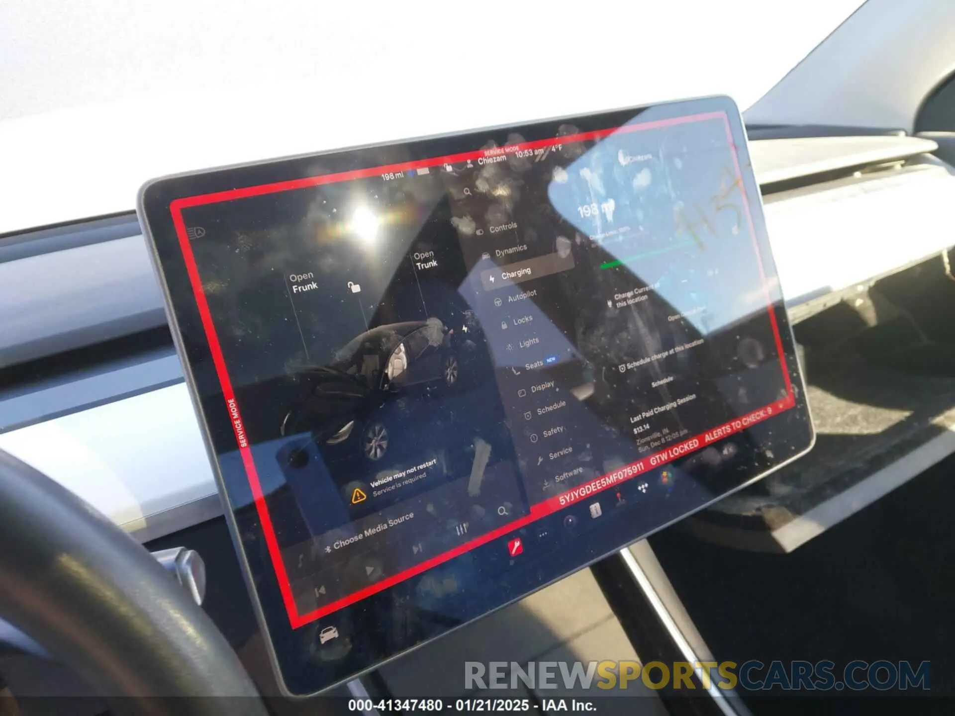 18 Photograph of a damaged car 5YJYGDEE5MF075911 TESLA MODEL Y 2021