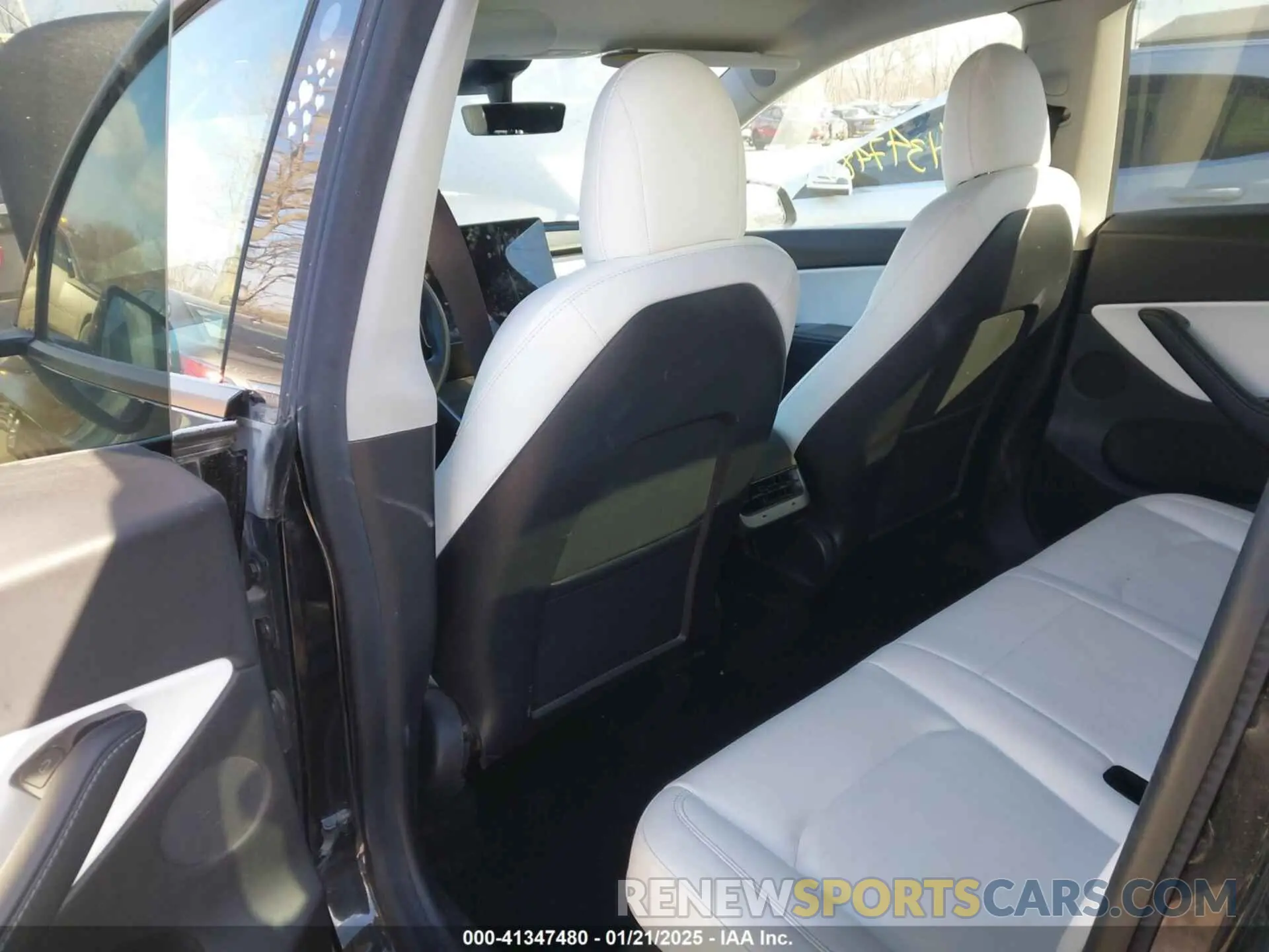 8 Photograph of a damaged car 5YJYGDEE5MF075911 TESLA MODEL Y 2021