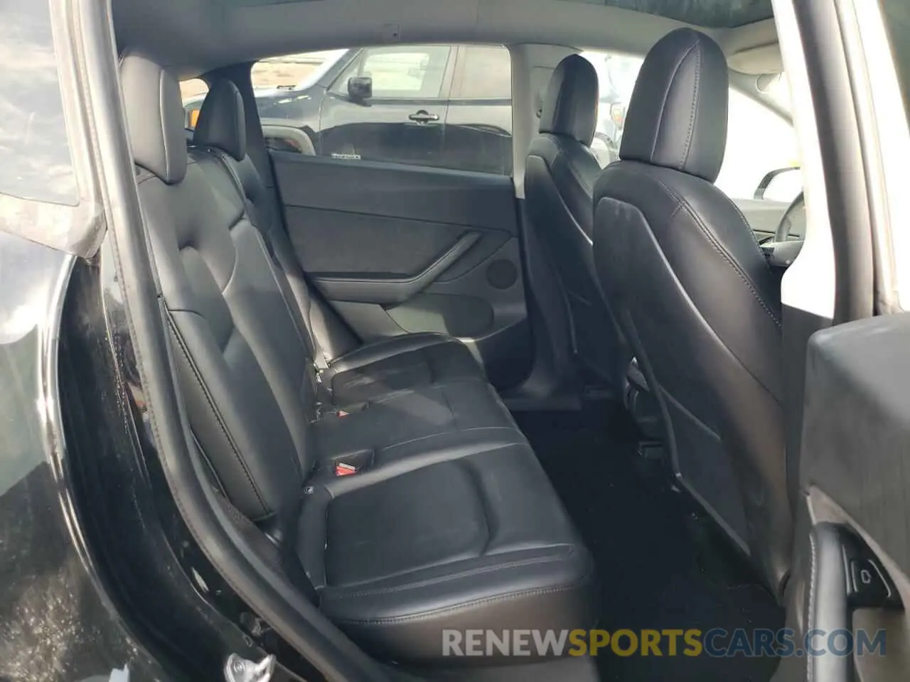 10 Photograph of a damaged car 5YJYGDEE5MF076508 TESLA MODEL Y 2021