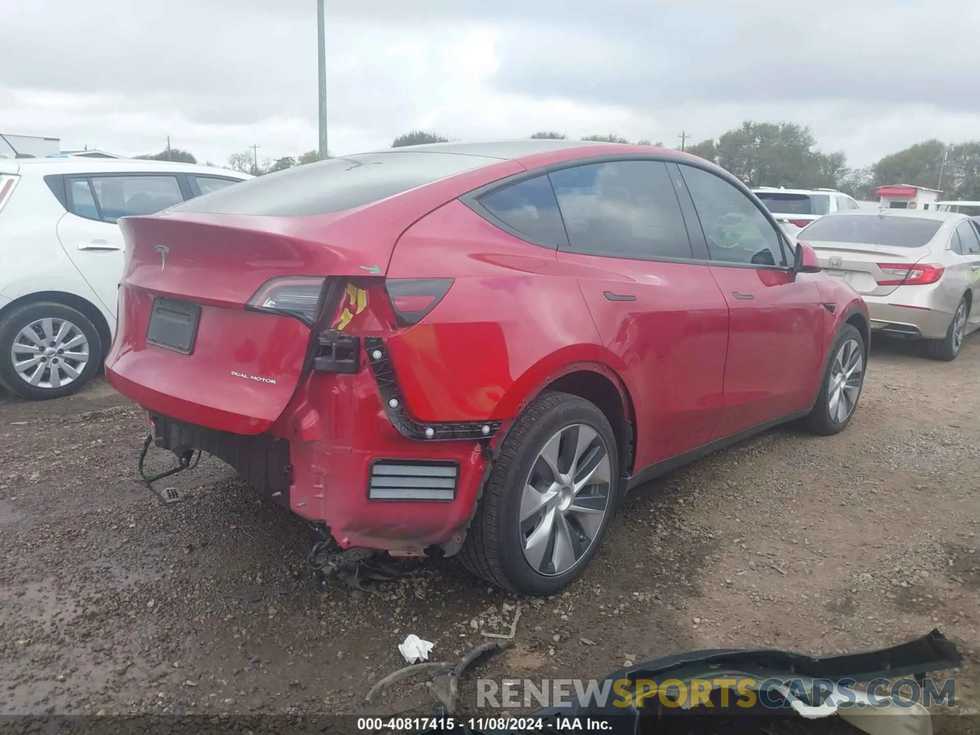 4 Photograph of a damaged car 5YJYGDEE5MF083684 TESLA MODEL Y 2021