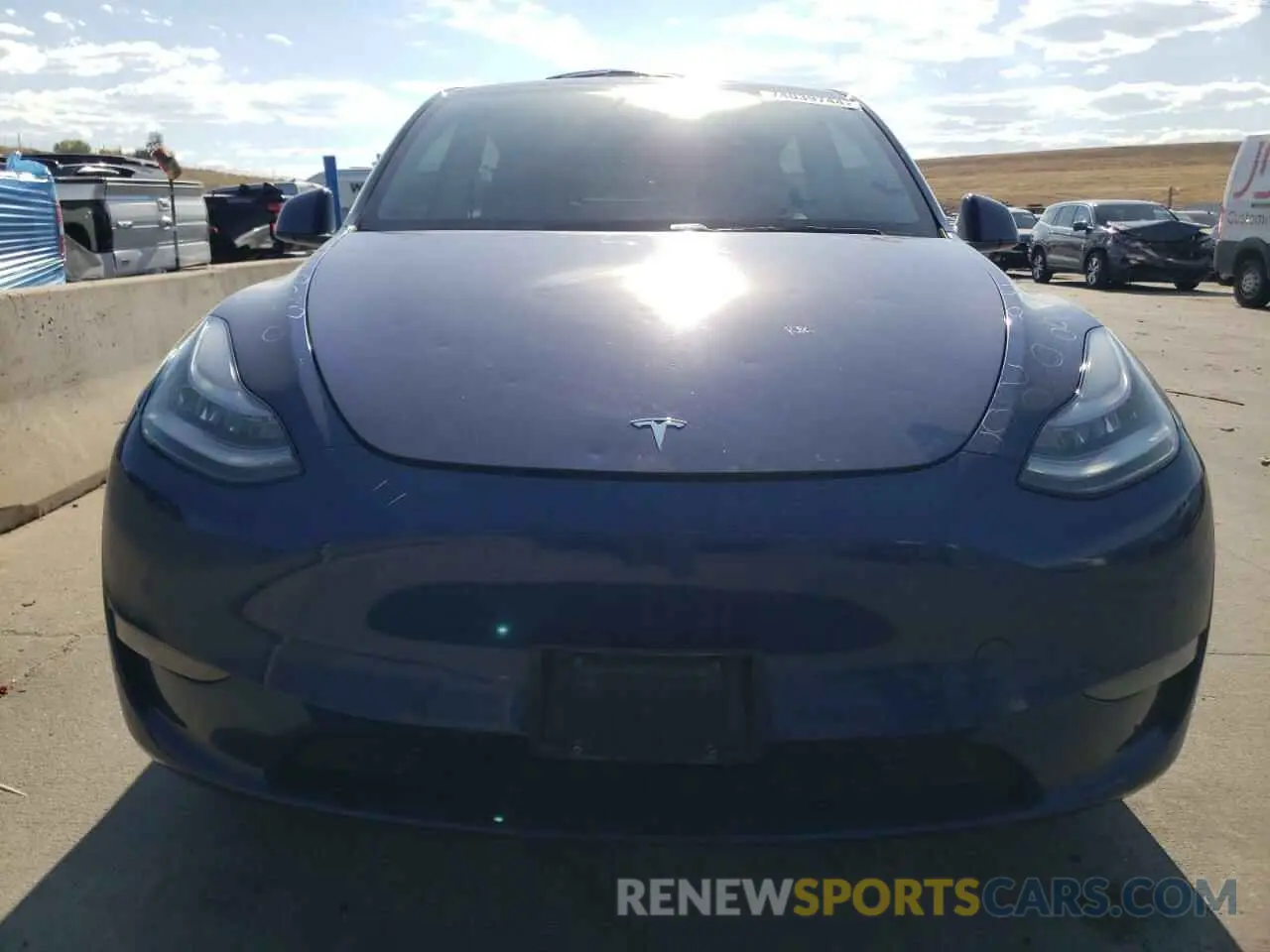 5 Photograph of a damaged car 5YJYGDEE5MF083880 TESLA MODEL Y 2021