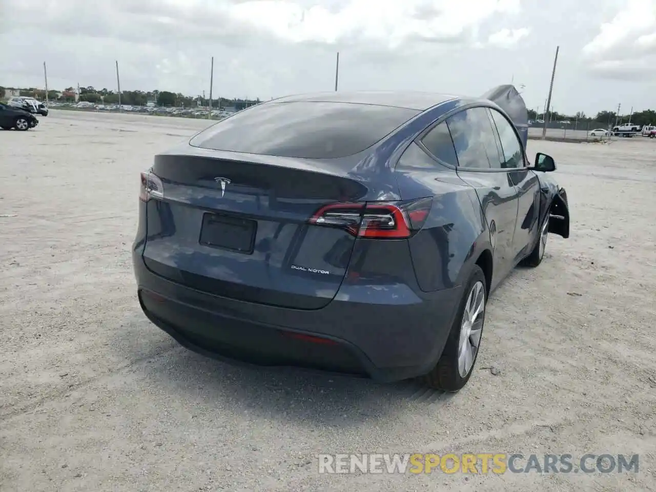 4 Photograph of a damaged car 5YJYGDEE5MF087606 TESLA MODEL Y 2021