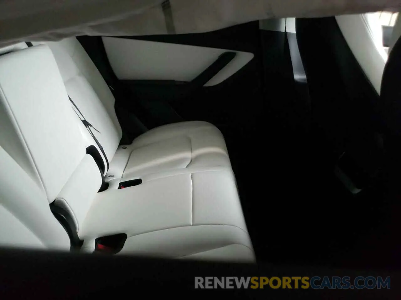 10 Photograph of a damaged car 5YJYGDEE5MF092949 TESLA MODEL Y 2021