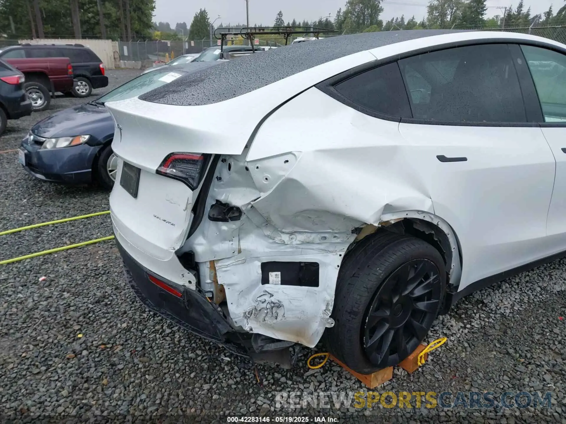 6 Photograph of a damaged car 5YJYGDEE5MF095771 TESLA MODEL Y 2021