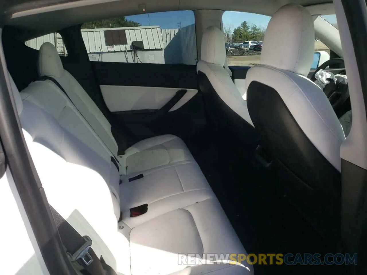11 Photograph of a damaged car 5YJYGDEE5MF118045 TESLA MODEL Y 2021