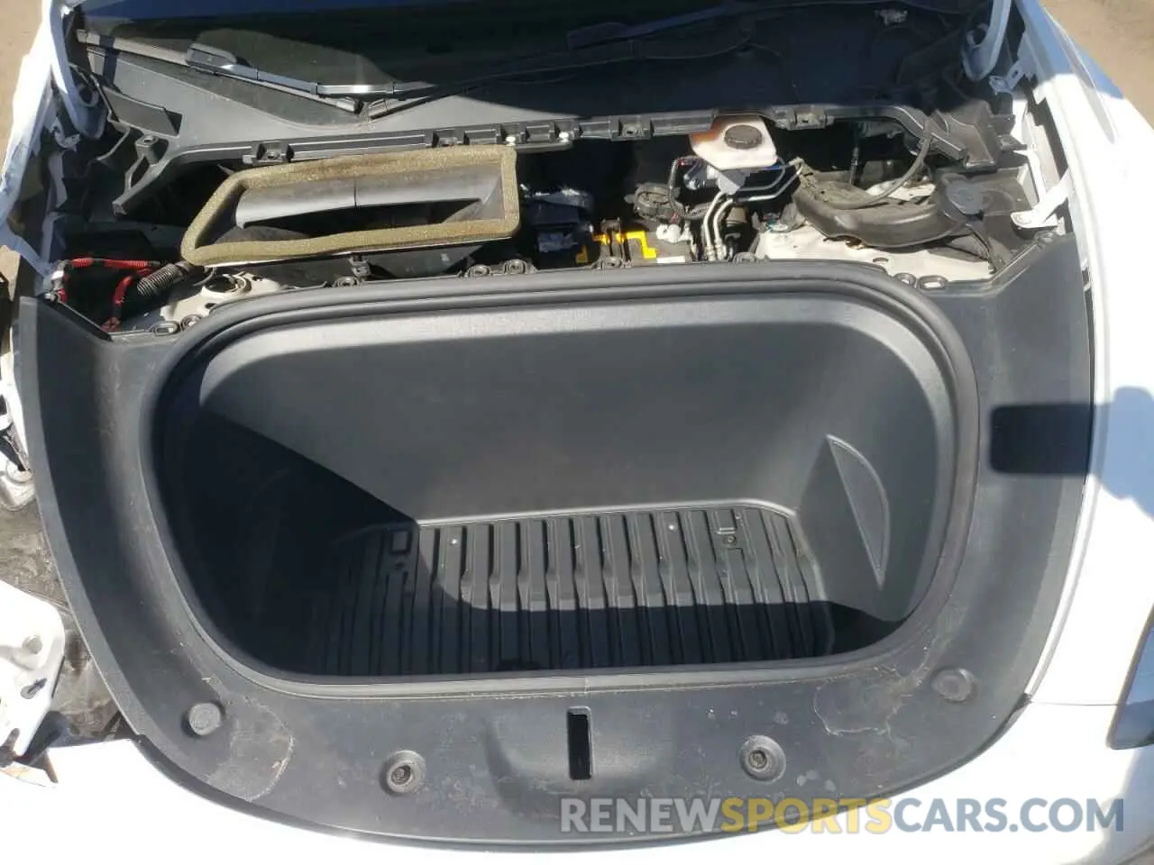 13 Photograph of a damaged car 5YJYGDEE5MF118045 TESLA MODEL Y 2021