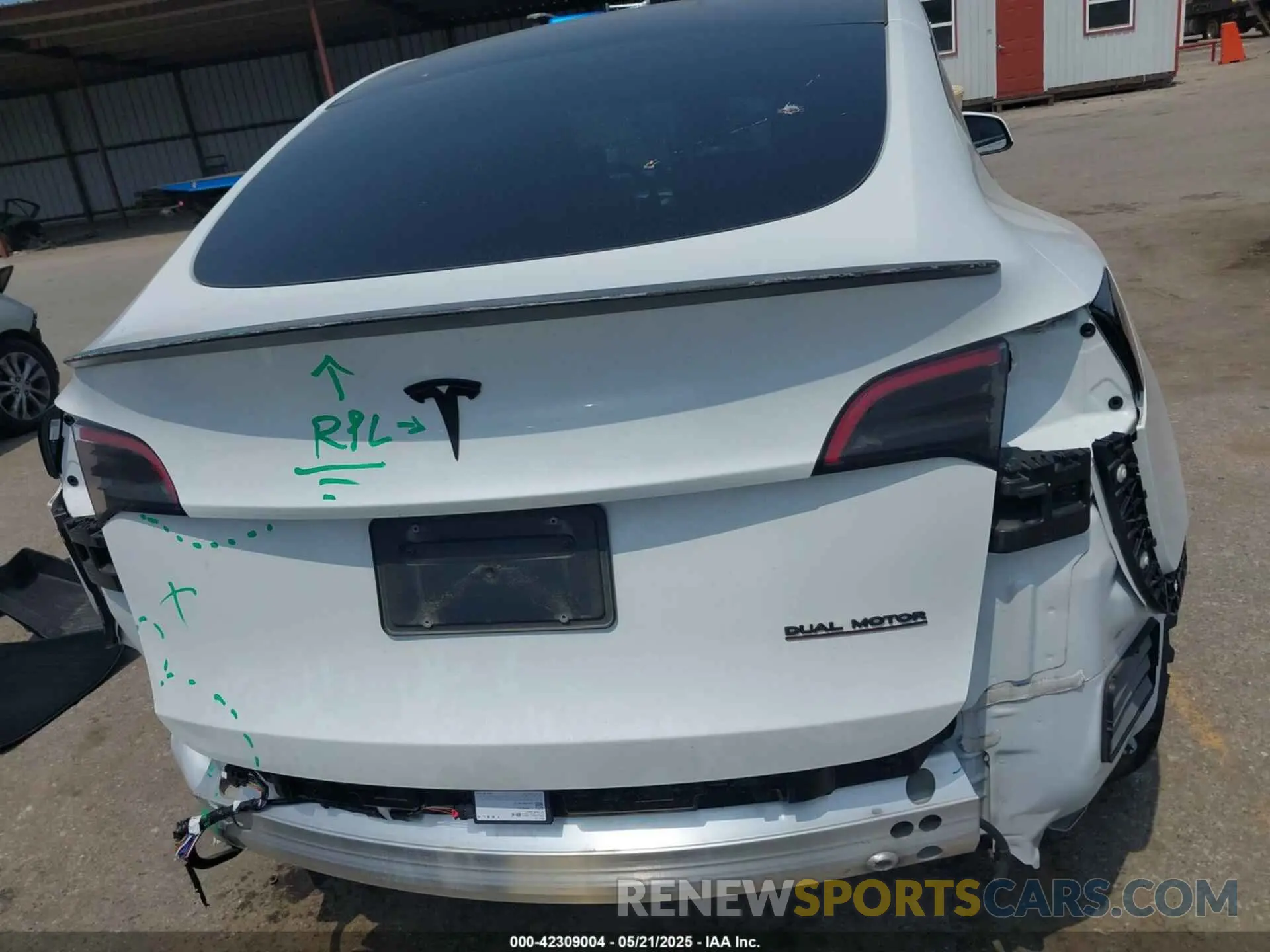 17 Photograph of a damaged car 5YJYGDEE5MF124010 TESLA MODEL Y 2021