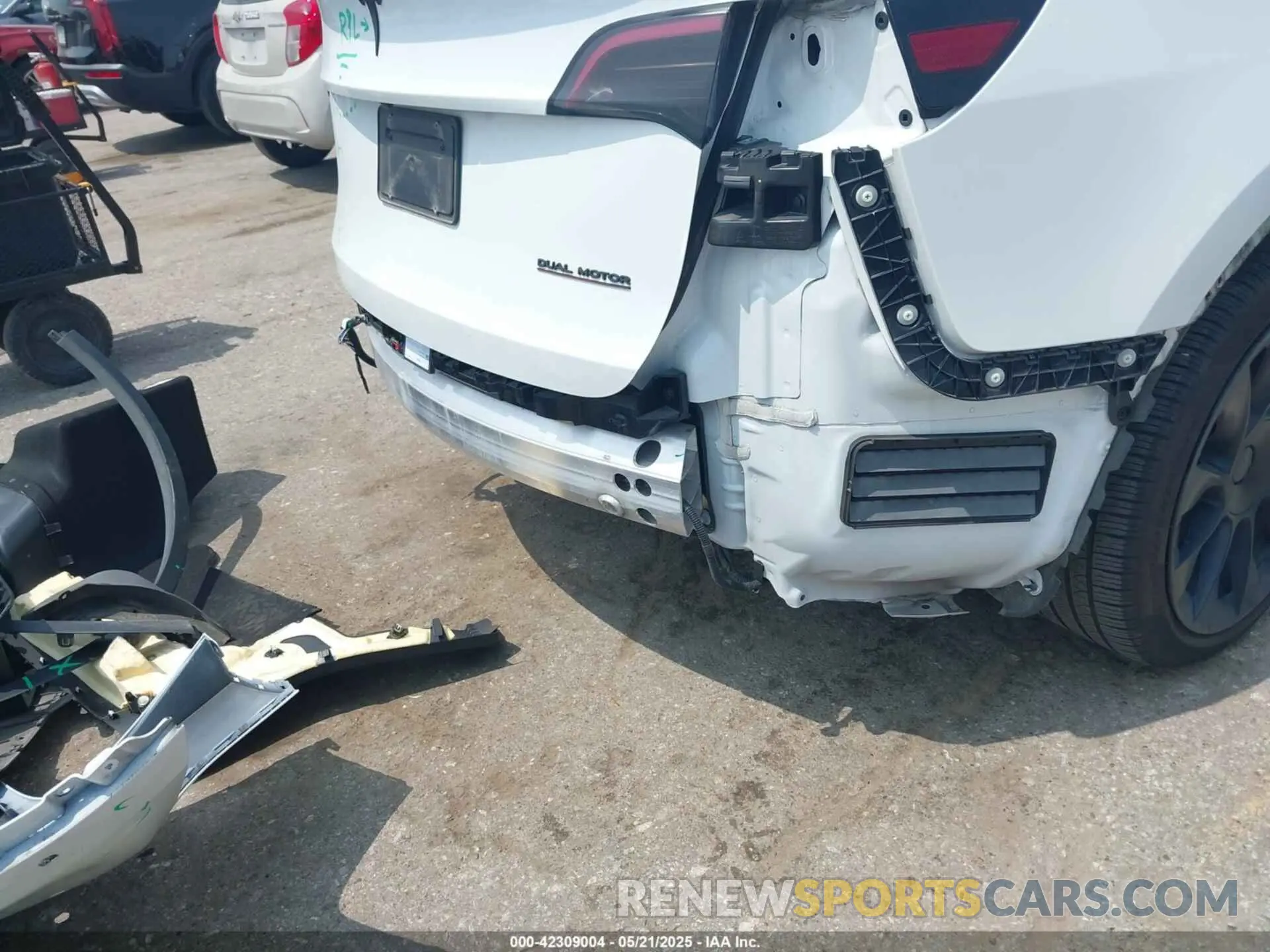 6 Photograph of a damaged car 5YJYGDEE5MF124010 TESLA MODEL Y 2021